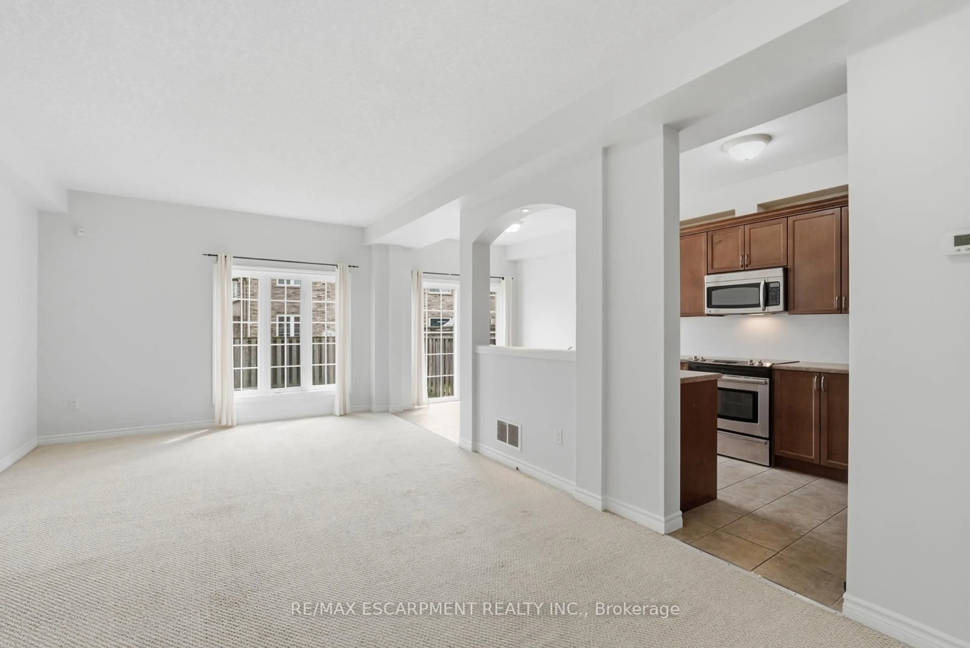 Unknown for 99 PANABAKER Dr #35, Hamilton Ontario L9G 0A3