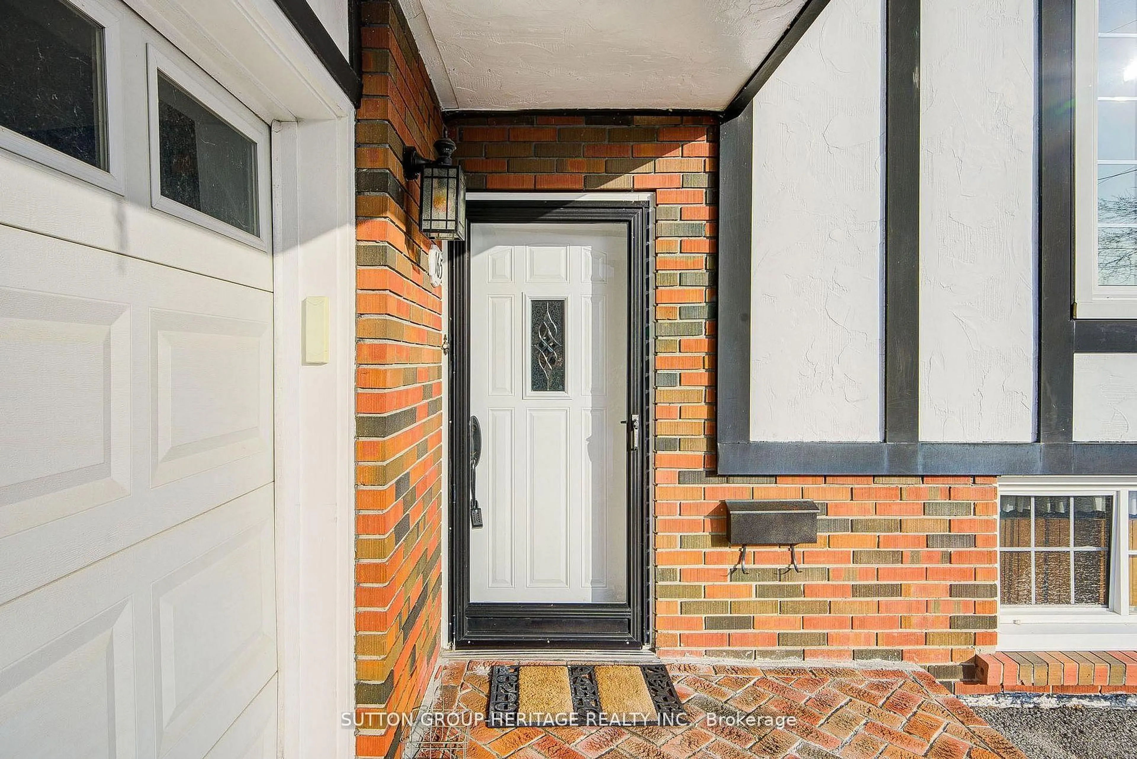 Indoor entryway for 165 Maher St, Cobourg Ontario K9A 4S9