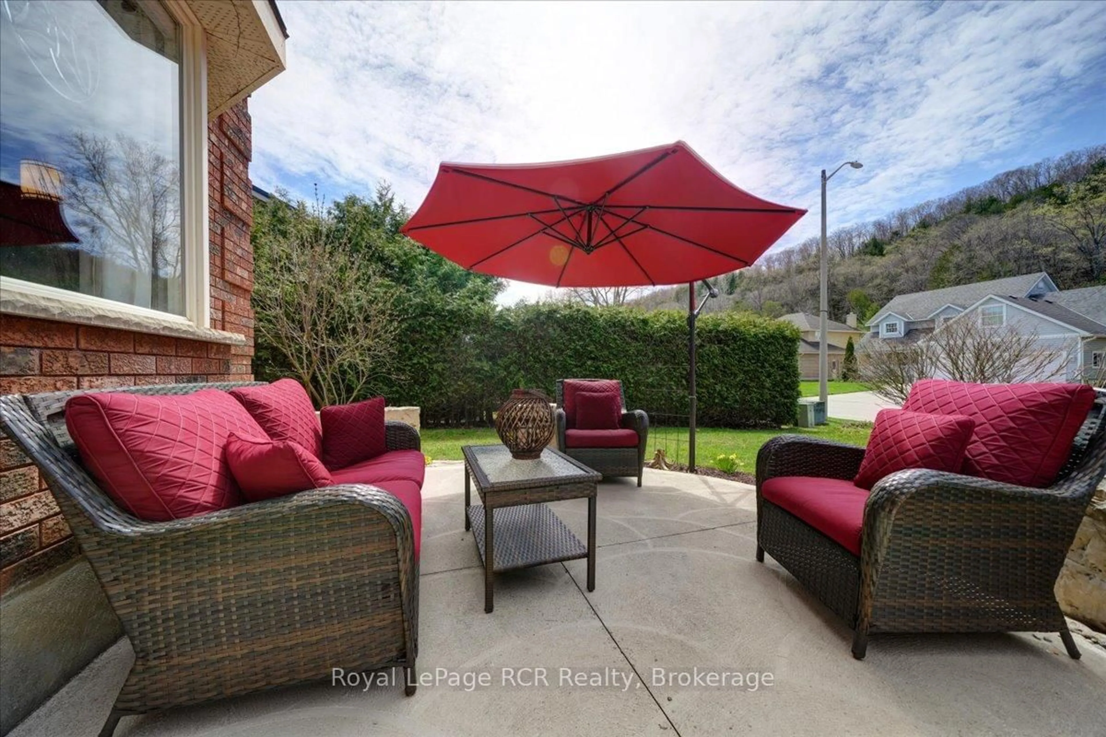 Patio, street for 303 6th Ave, Owen Sound Ontario N4K 6H9