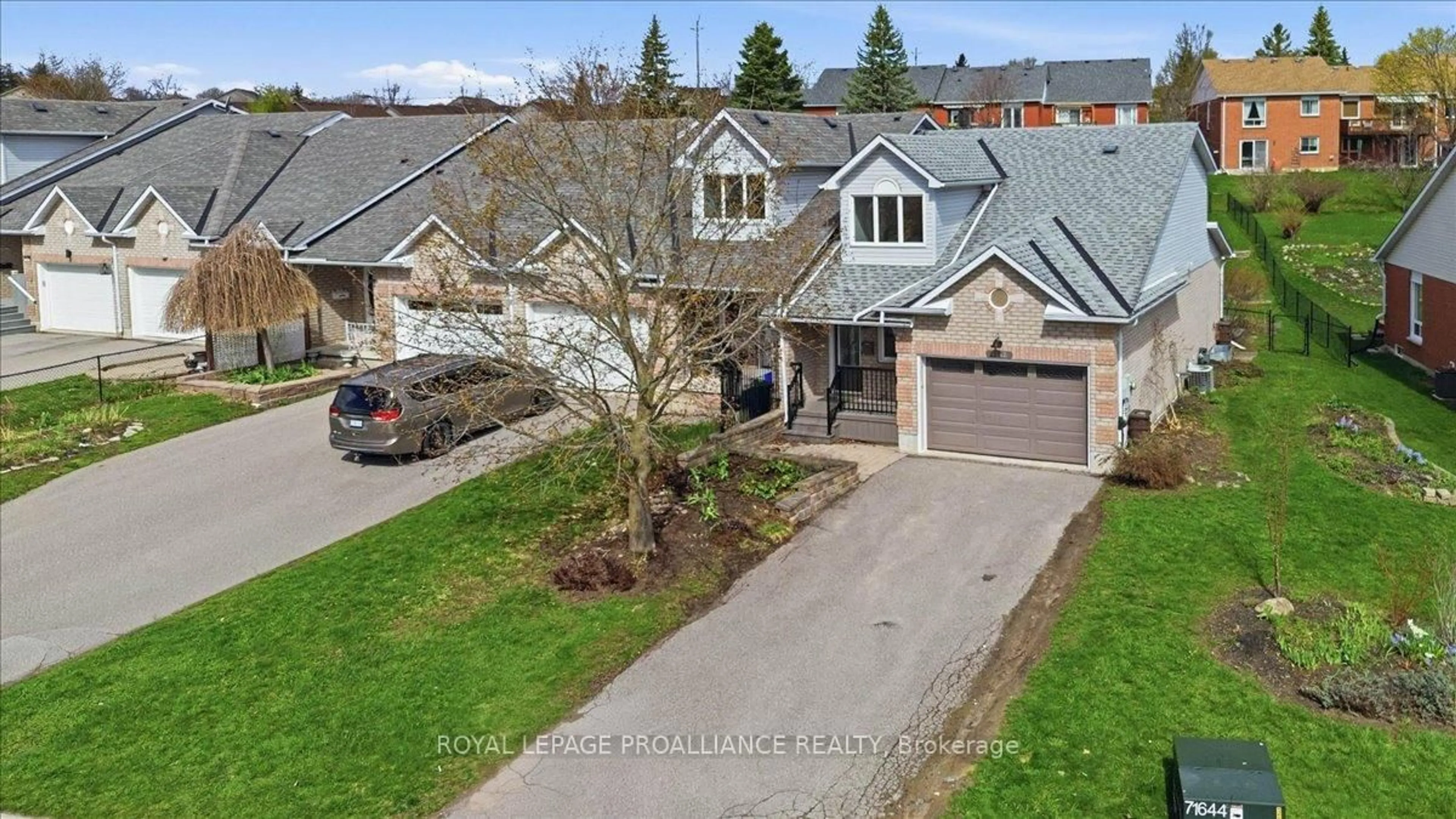 A pic from outside/outdoor area/front of a property/back of a property/a pic from drone, street for 1342 Eagle Cres, Peterborough Ontario K9K 2K7