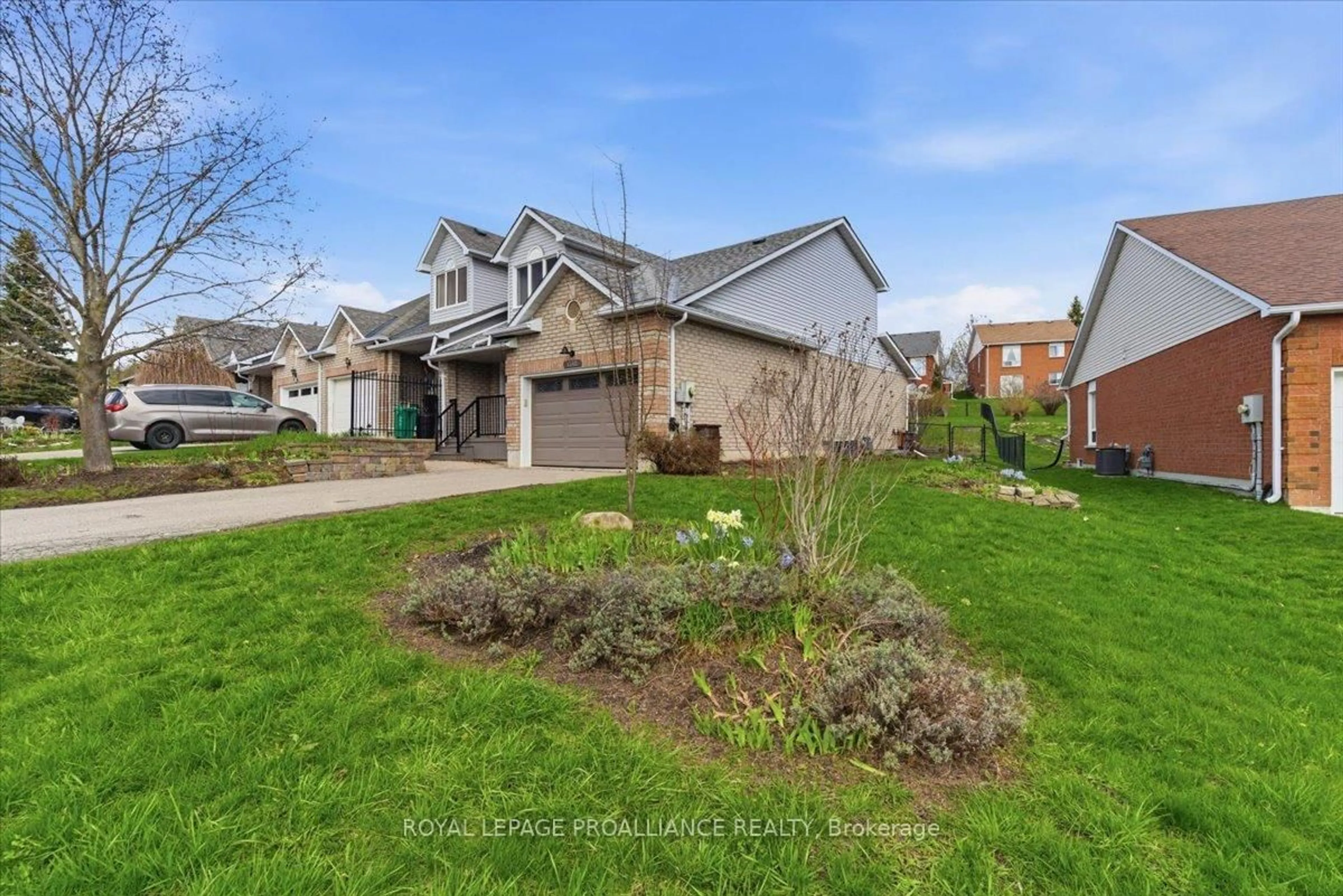 A pic from outside/outdoor area/front of a property/back of a property/a pic from drone, street for 1342 Eagle Cres, Peterborough Ontario K9K 2K7