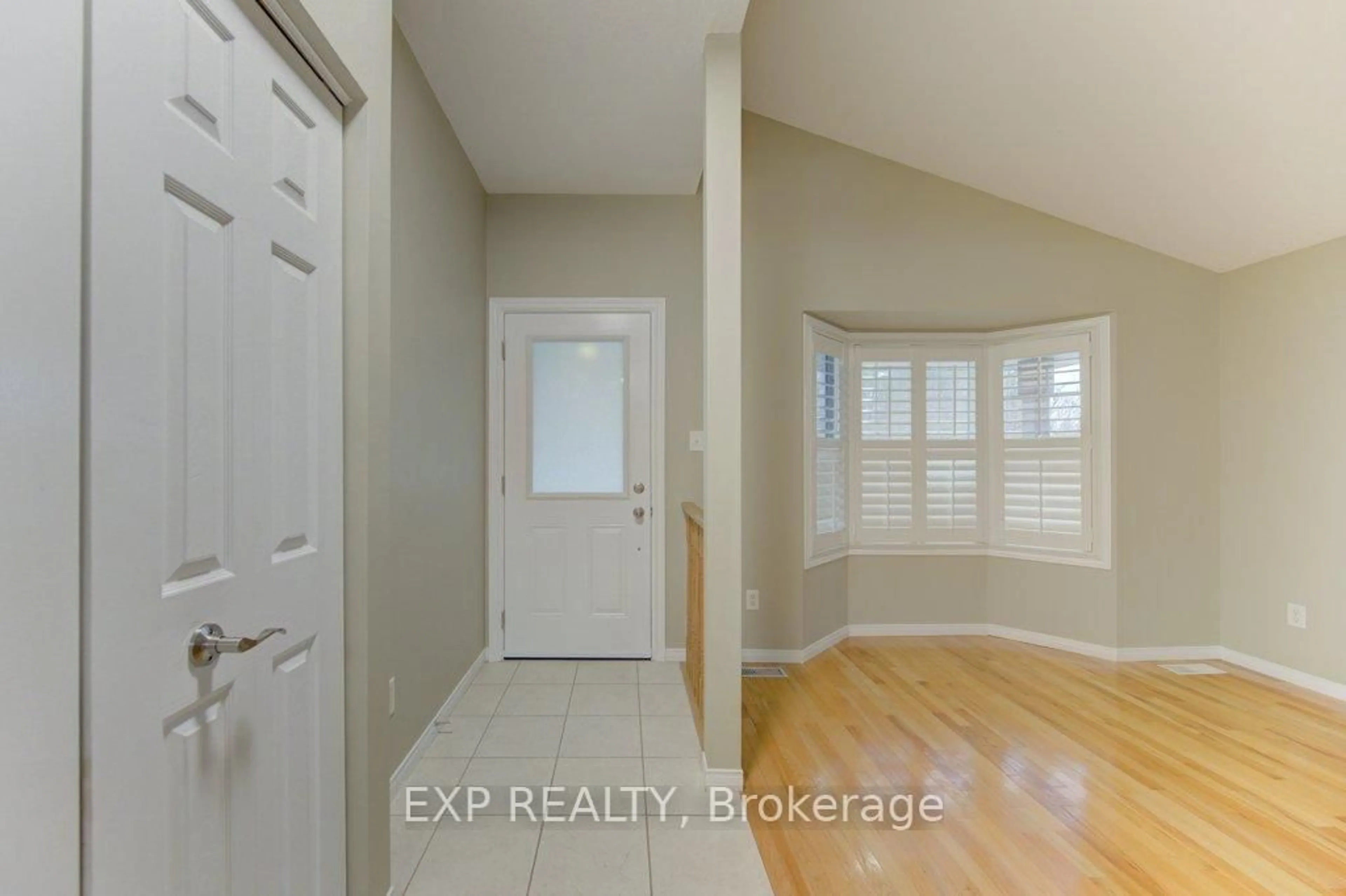 Indoor entryway for 431 Lausanne Cres, Waterloo Ontario N2T 2X6