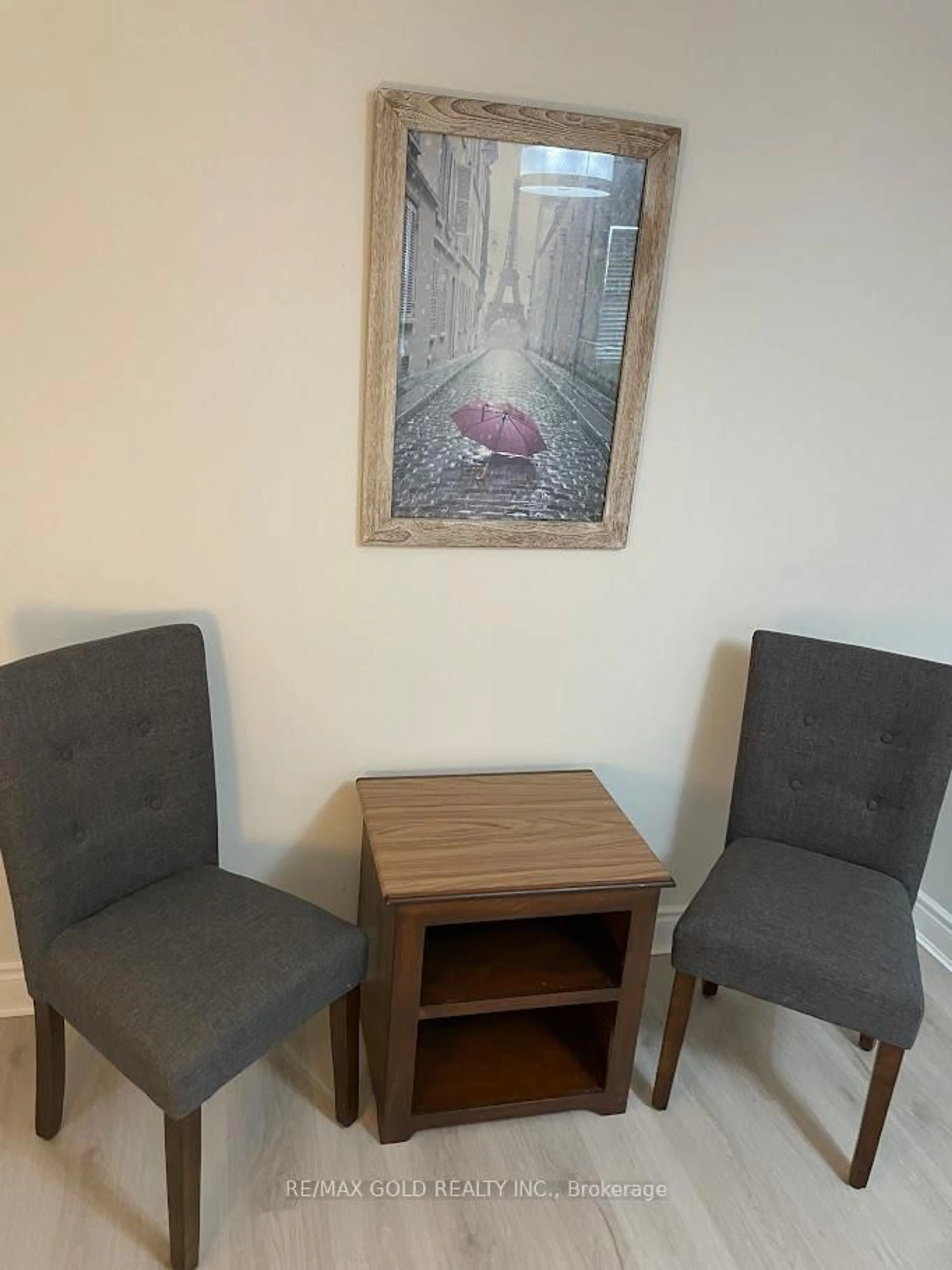 A pic of a room for 53 Duncan Ave, Hamilton Ontario L0R 2H5