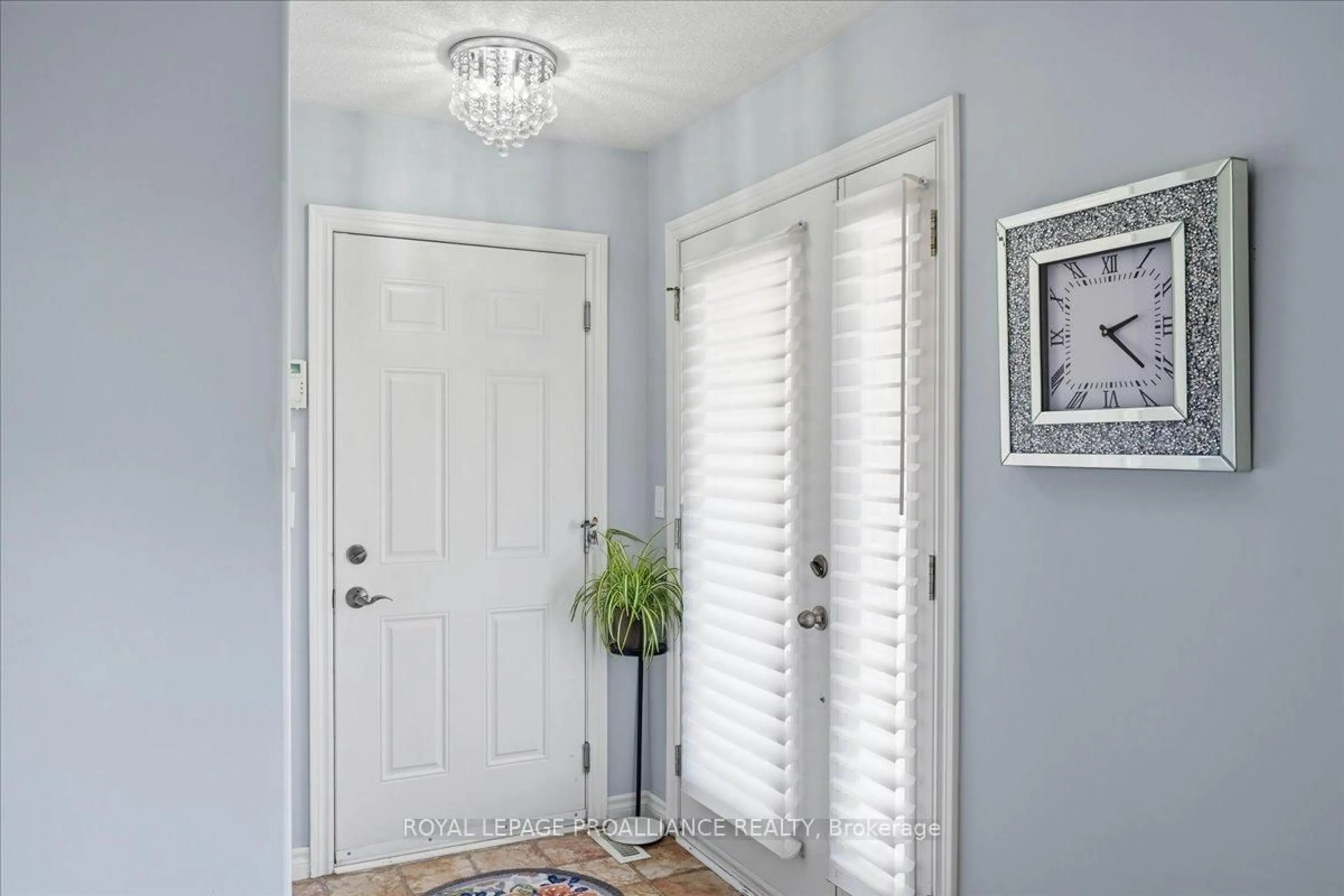 Indoor entryway for 6 Boyce Crt, Belleville Ontario K8P 5P1