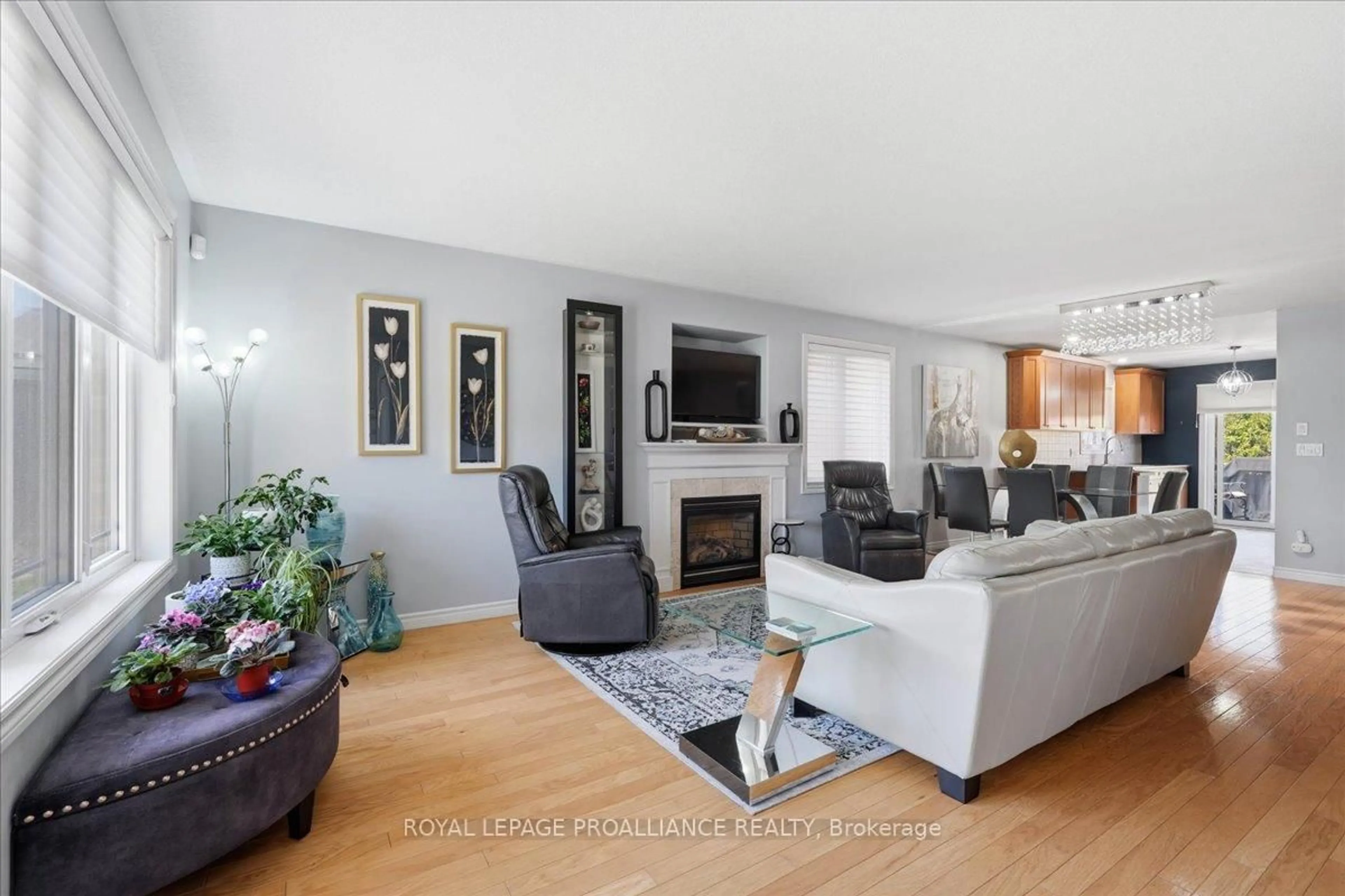 Living room with furniture, unknown for 6 Boyce Crt, Belleville Ontario K8P 5P1
