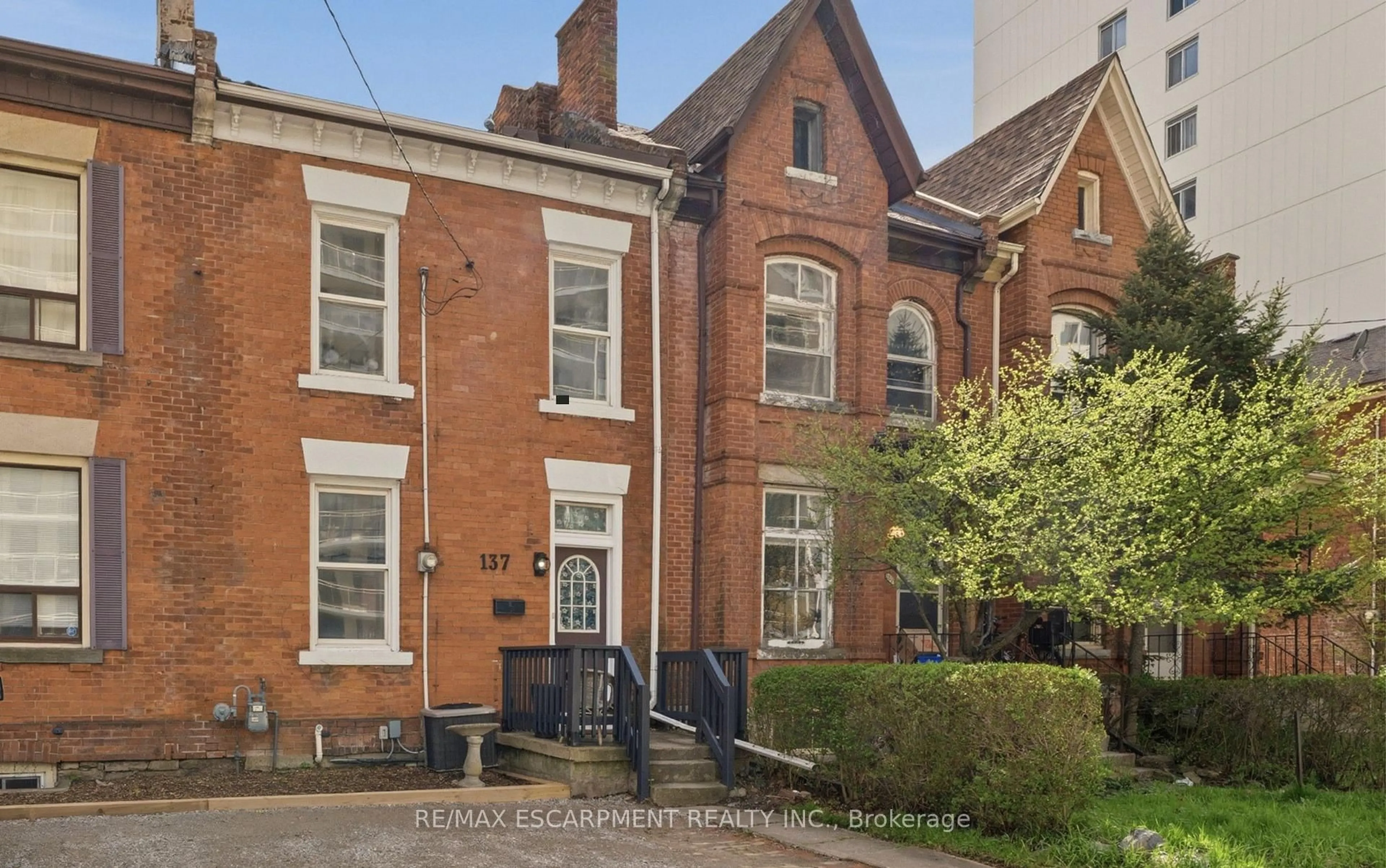 Home with brick exterior material, street for 137 MARKET St, Hamilton Ontario L8R 1N7