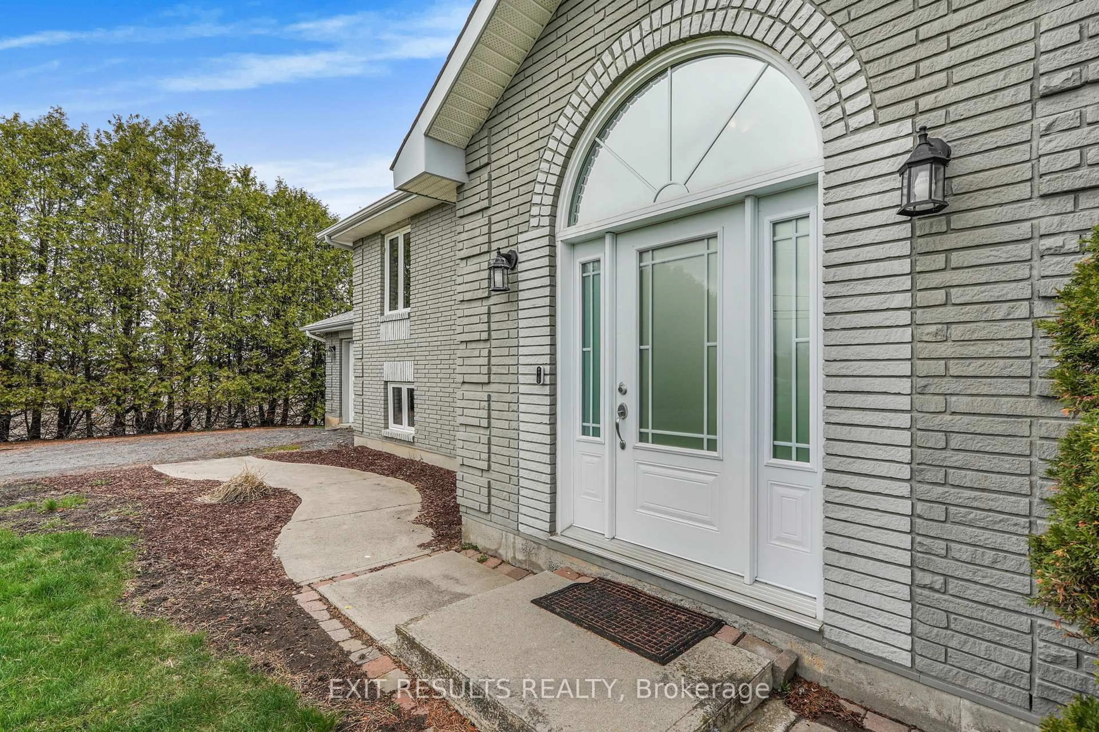 Unknown for 1887 Champlain St, Clarence-Rockland Ontario K0A 1N0