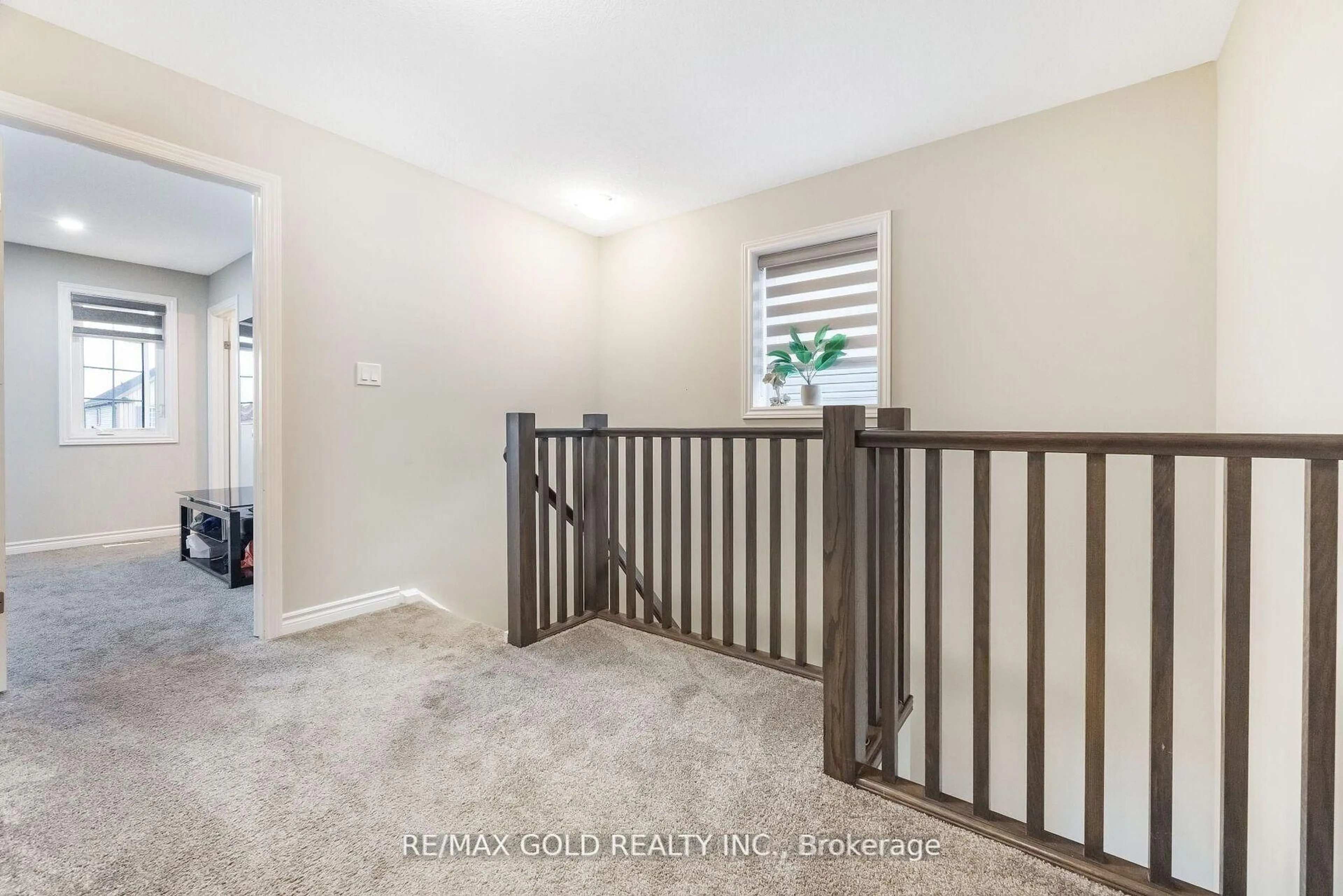 Indoor entryway for 1357 Calais Dr, Woodstock Ontario N4T 0L8