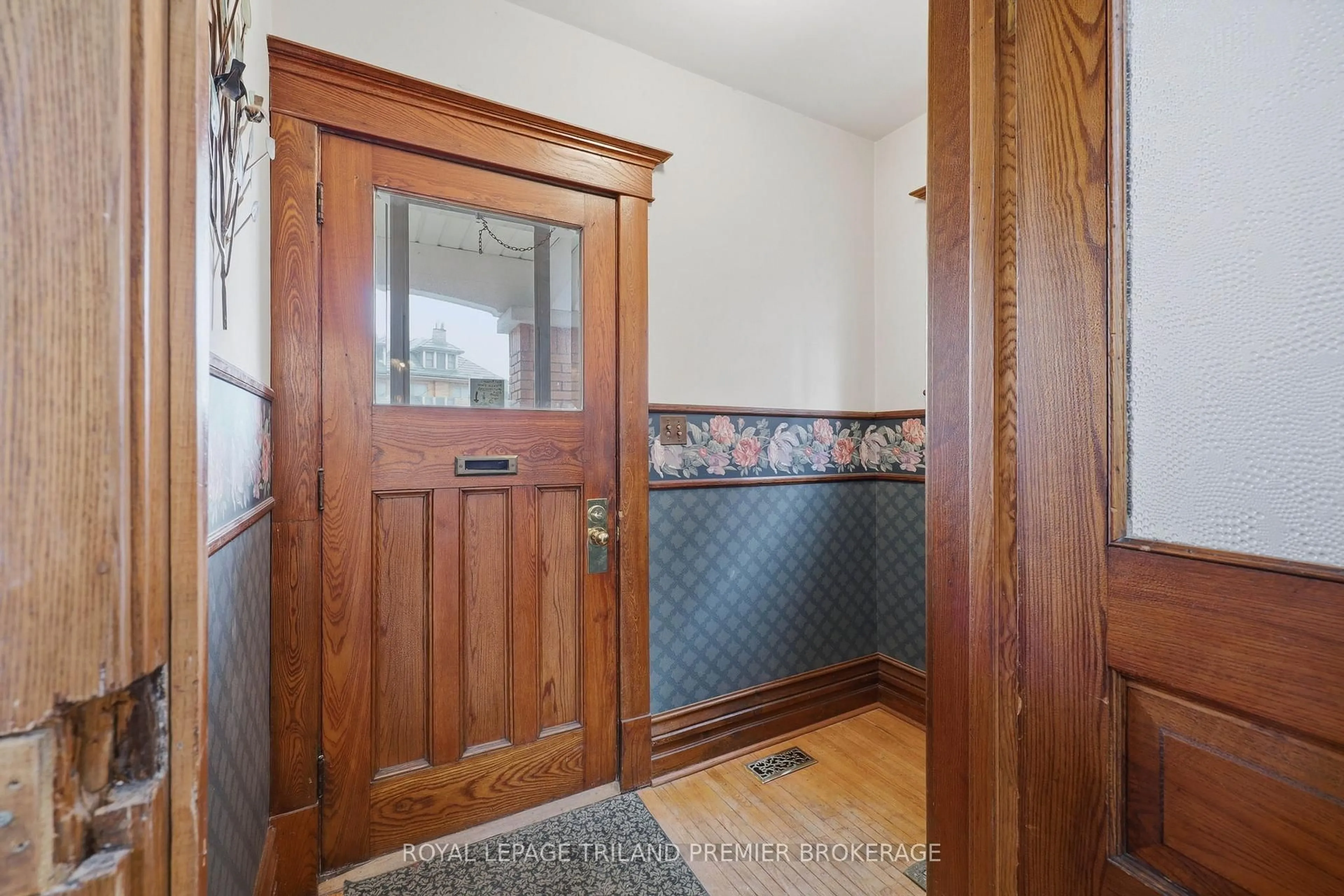 Indoor entryway for 238 Ridout St, London South Ontario N6C 3Y4