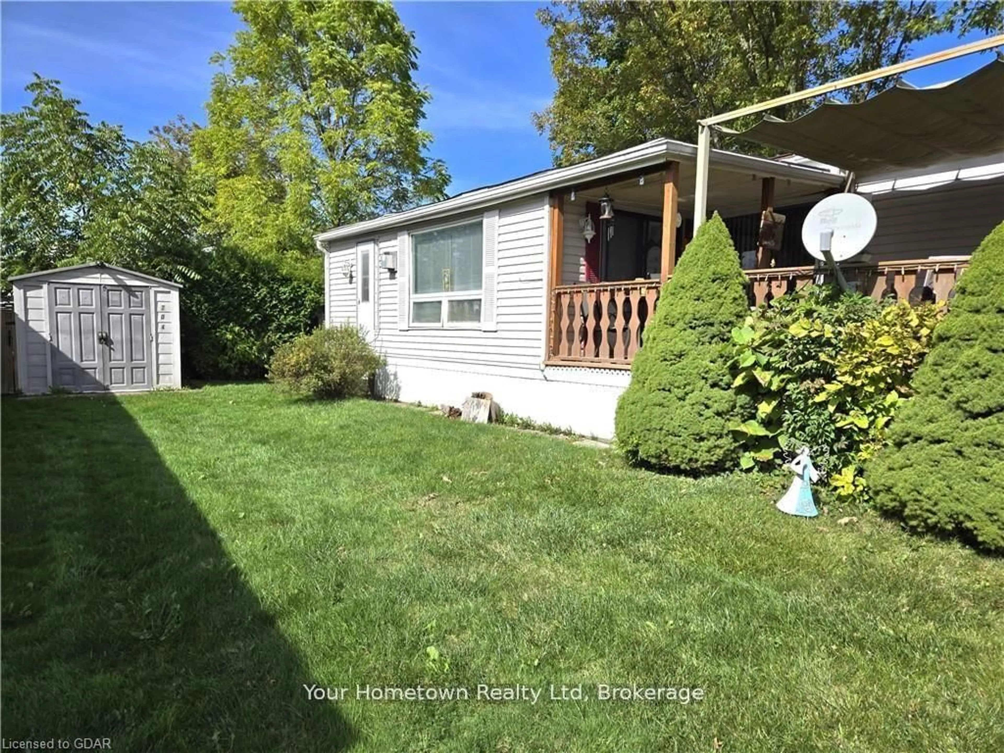 Home with vinyl exterior material, water/lake/river/ocean view for 204 Beach Rd, Centre Wellington Ontario N1M 2W5
