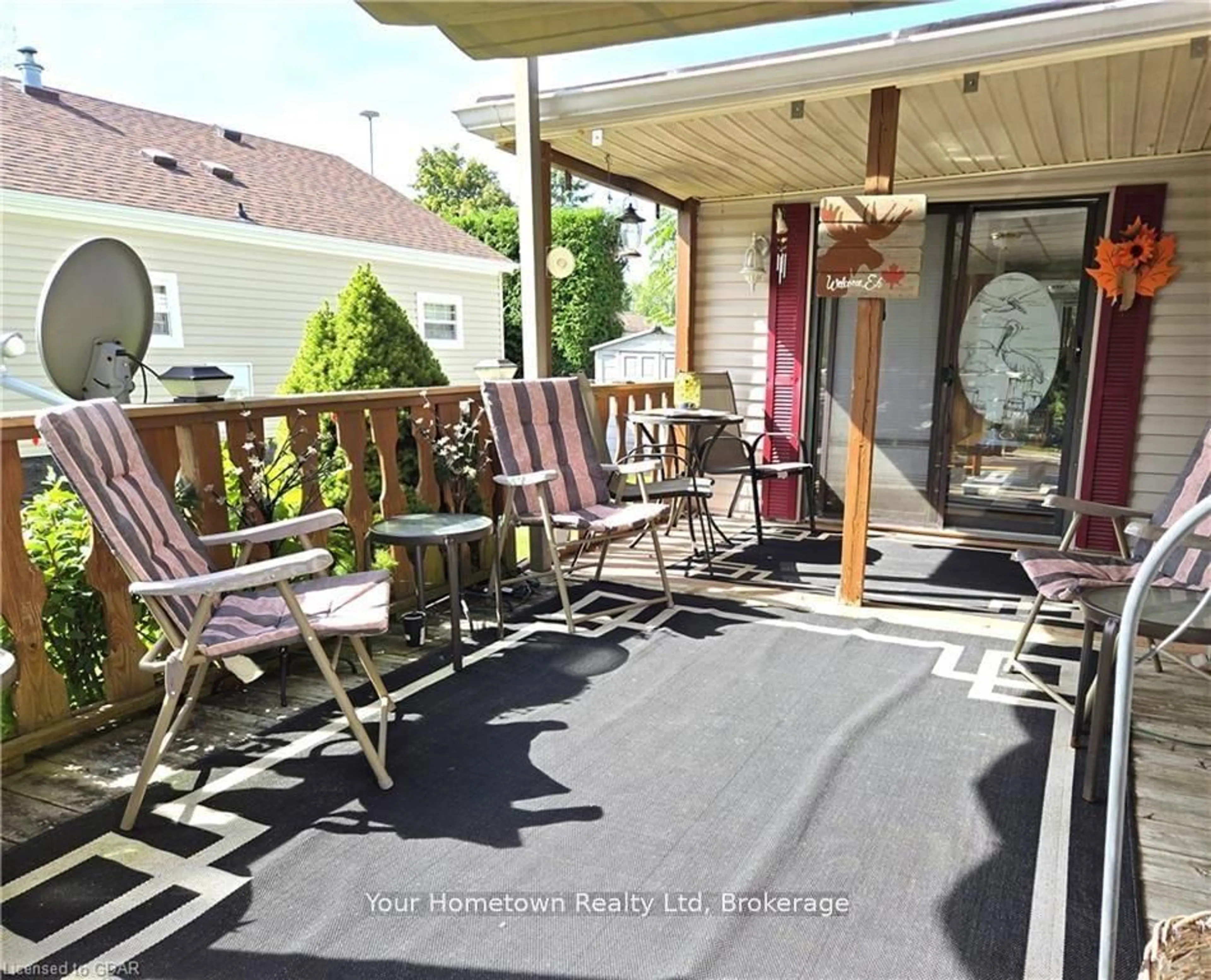 Patio, street for 204 Beach Rd, Centre Wellington Ontario N1M 2W5