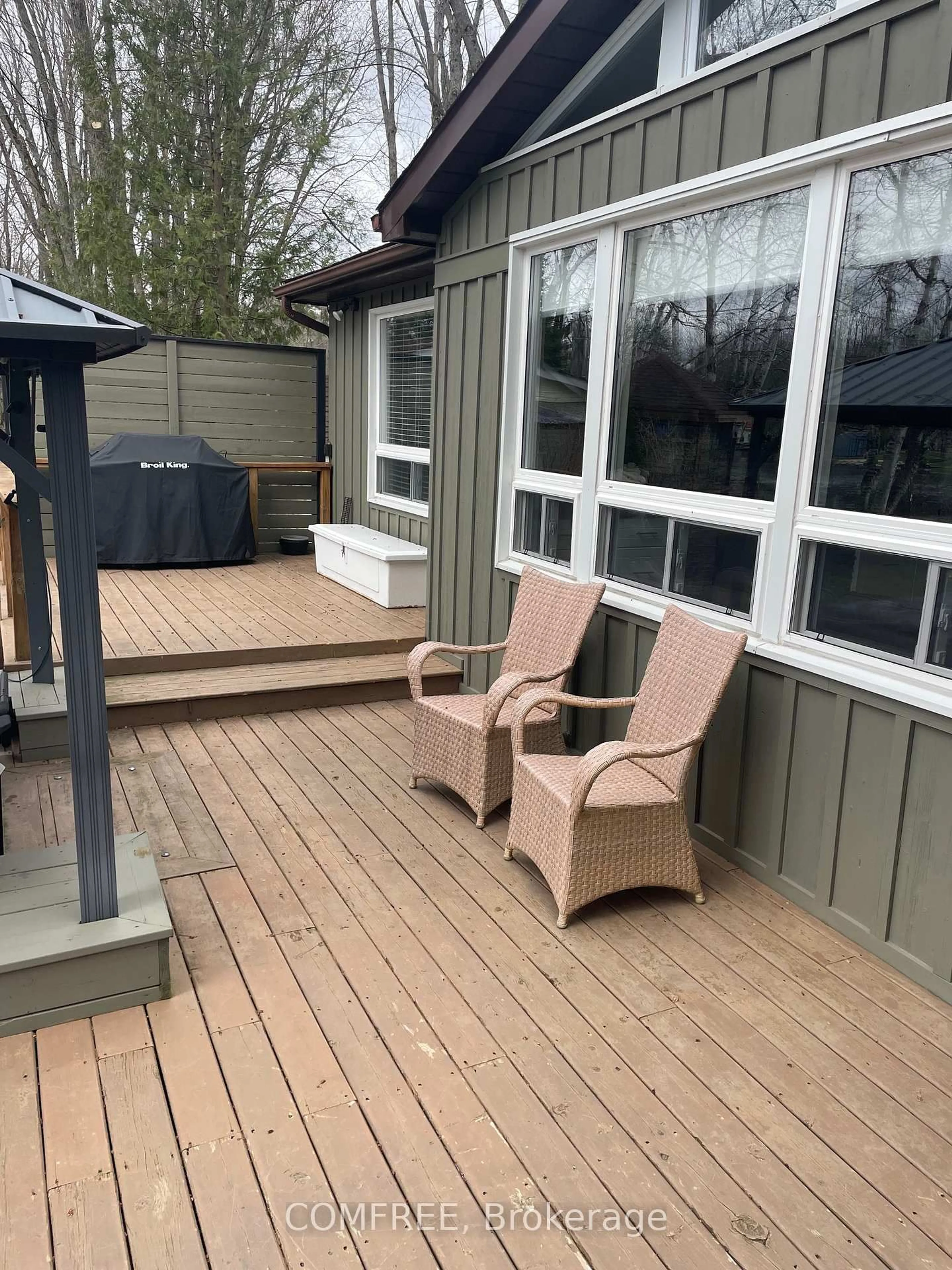 Patio, street for 1016 Bagley Rd, Gravenhurst Ontario P0E 1N0