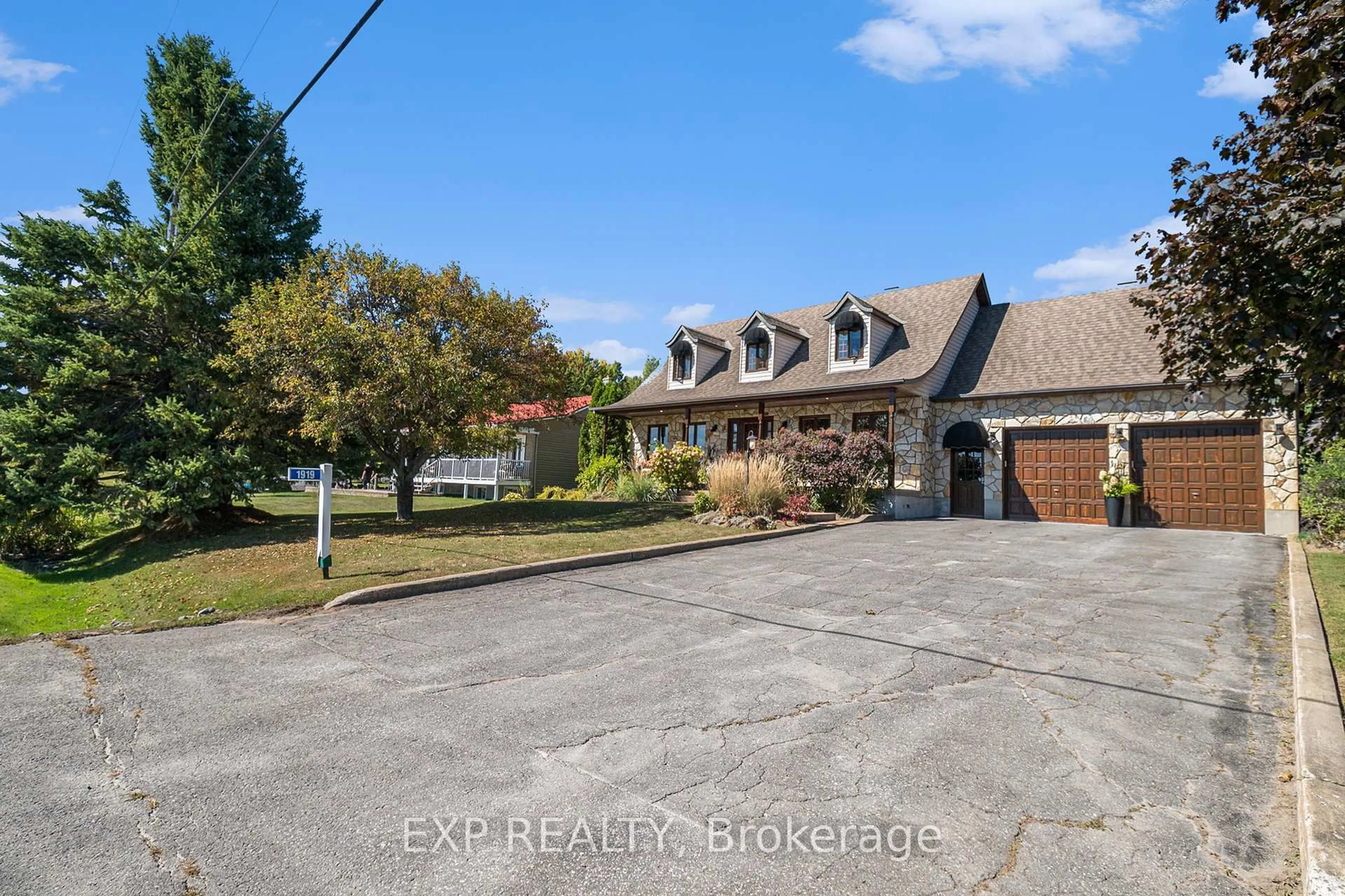 A pic from outside/outdoor area/front of a property/back of a property/a pic from drone, water/lake/river/ocean view for 1919 Clark Rd, Clarence-Rockland Ontario K4K 1K7