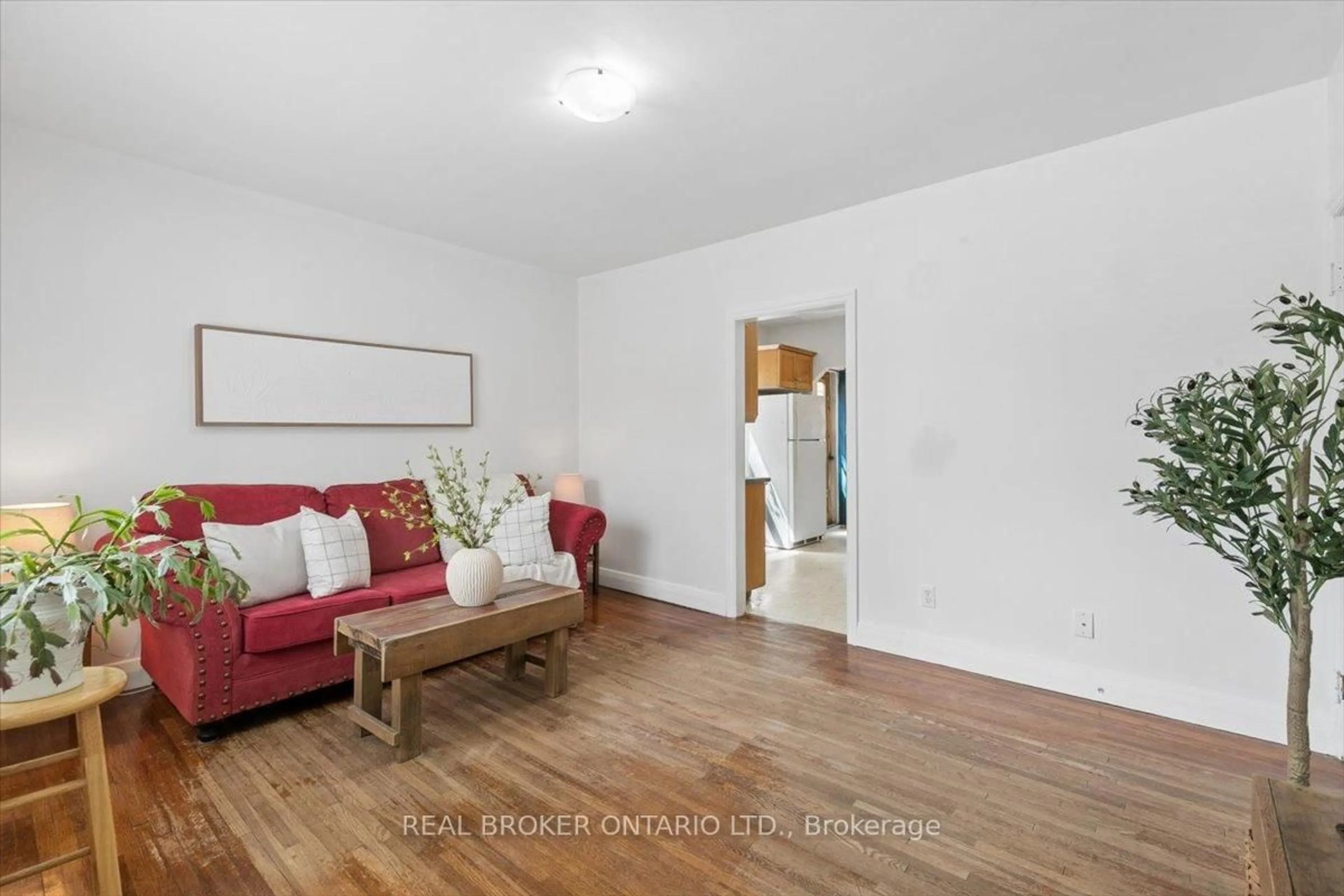 Living room with furniture, unknown for 26 Sydney St, Kitchener Ontario N2H 3L5
