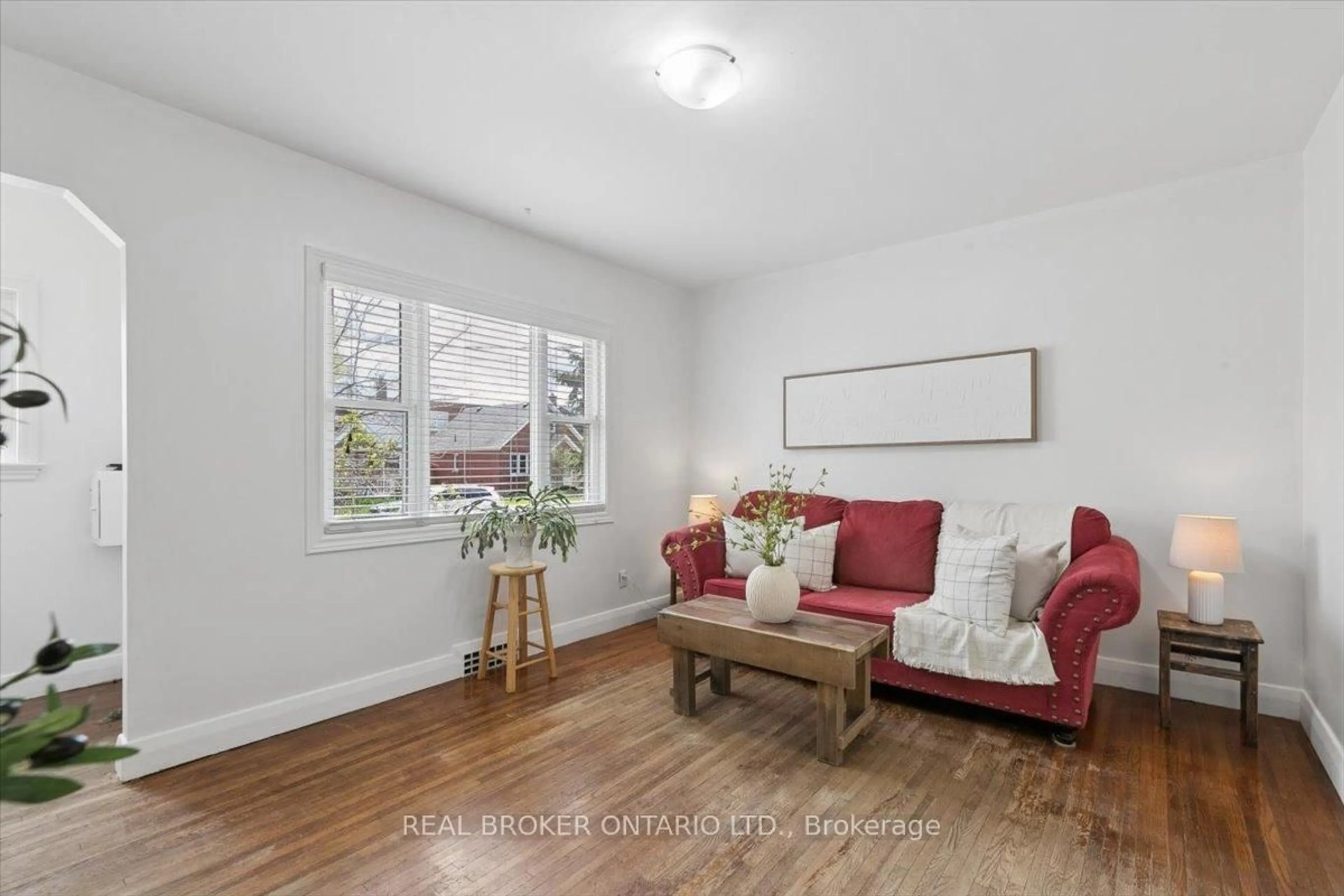Living room with furniture, wood/laminate floor for 26 Sydney St, Kitchener Ontario N2H 3L5