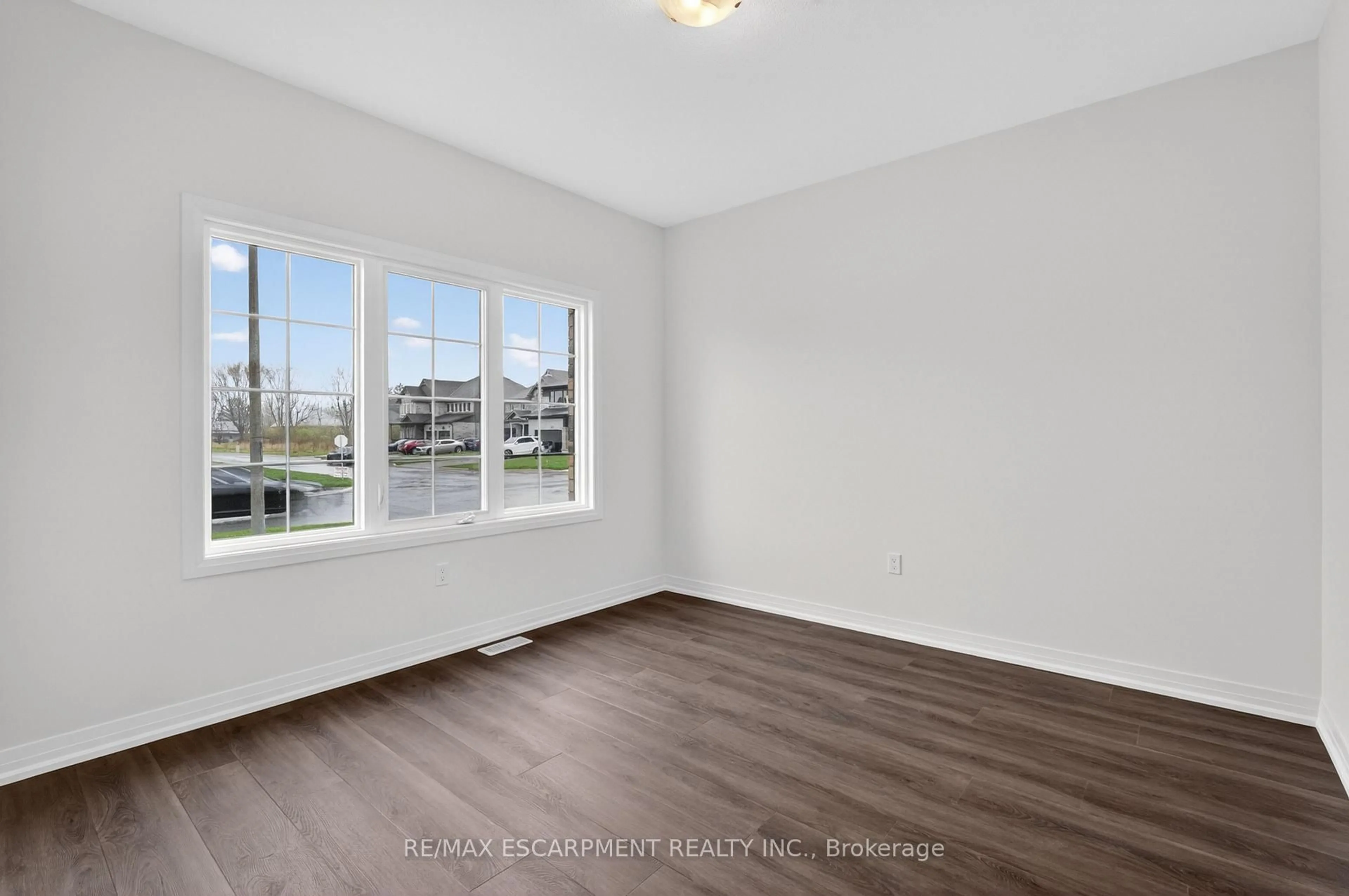 A pic of a room for 1034 Kraft Rd, Fort Erie Ontario L2A 0H3