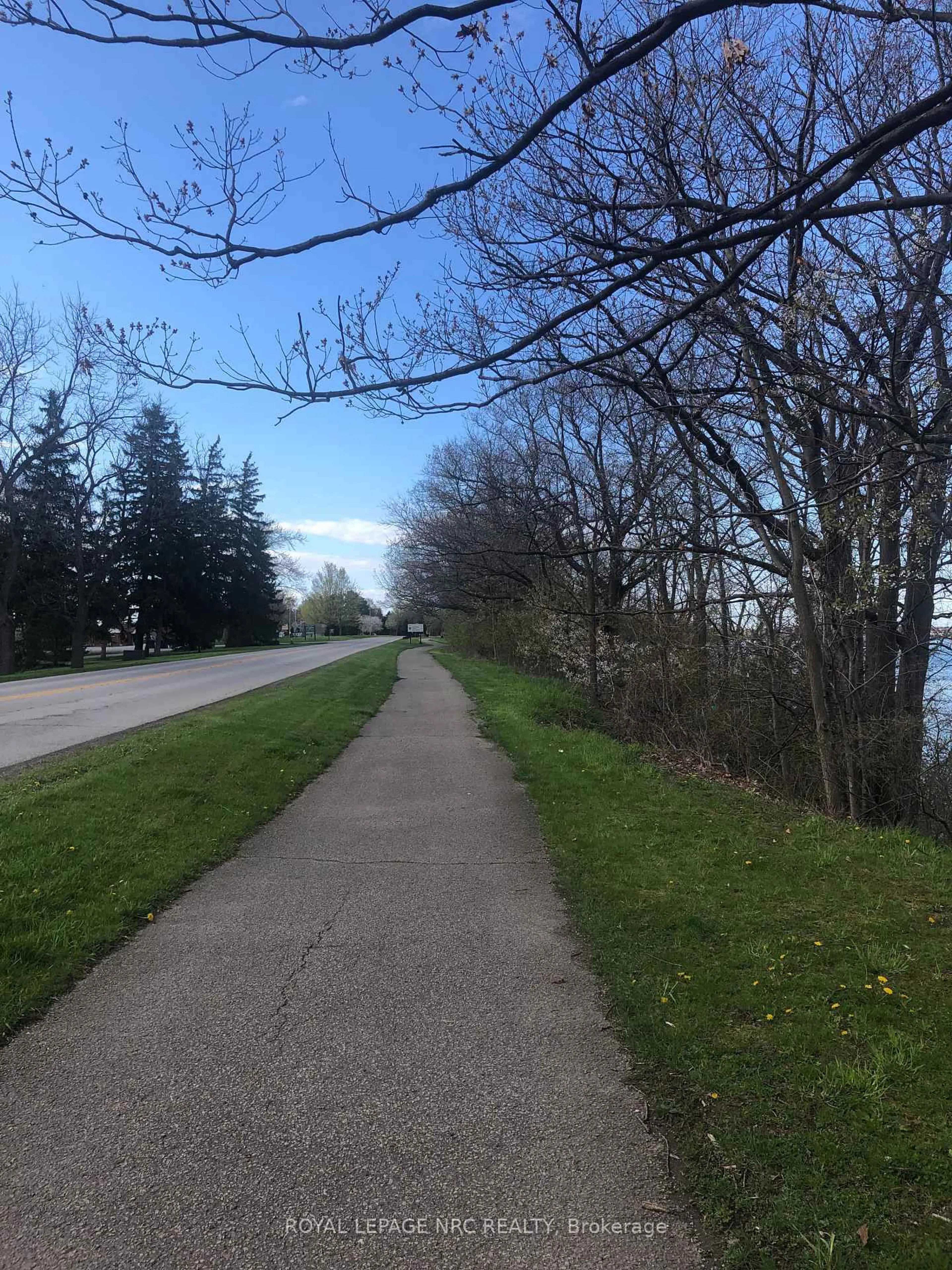 Blurry image for 15756 Niagara Pkwy, Niagara-on-the-Lake Ontario L0S 1J0