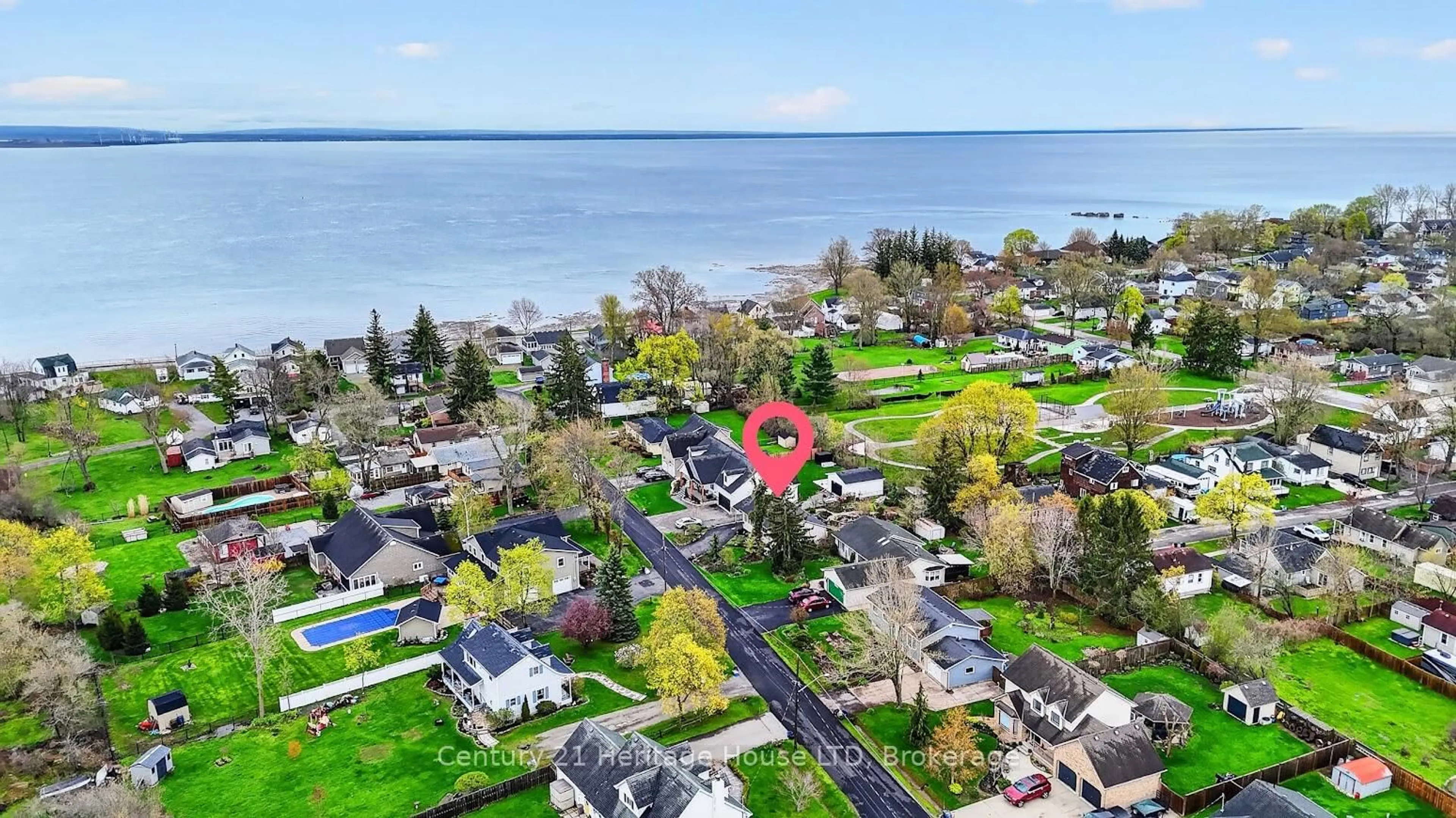A pic from outside/outdoor area/front of a property/back of a property/a pic from drone, water/lake/river/ocean view for 24 Adelaide St, Fort Erie Ontario L2A 5K5