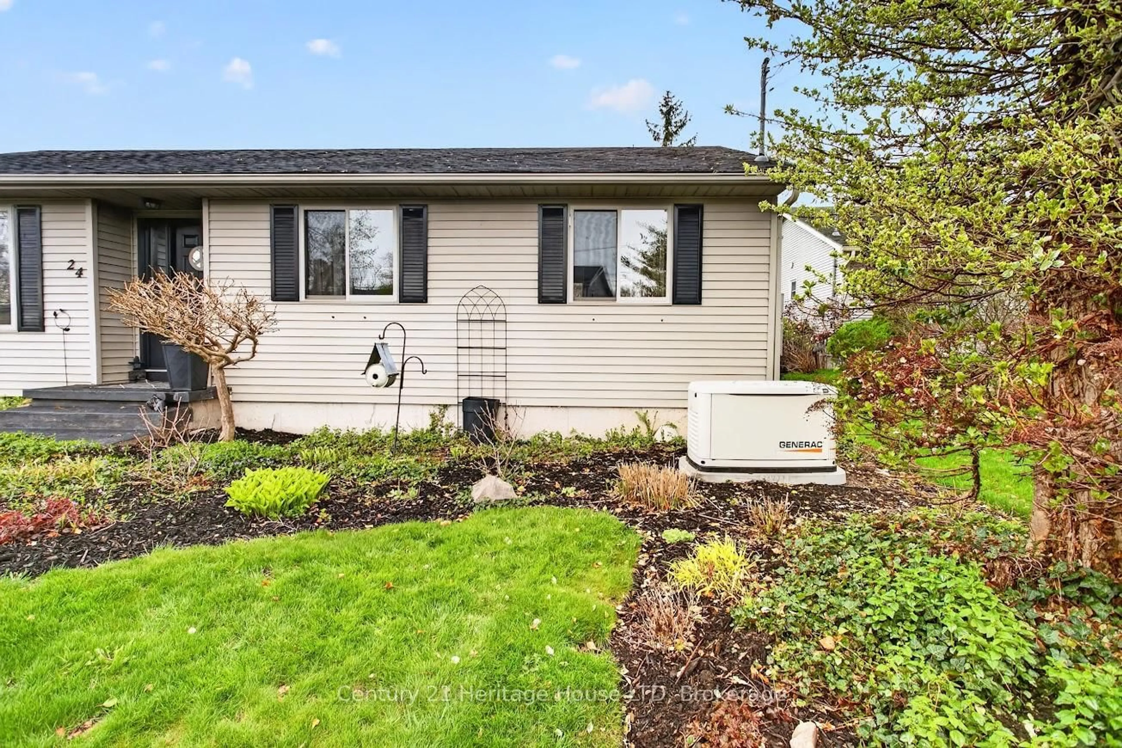 Home with vinyl exterior material, street for 24 Adelaide St, Fort Erie Ontario L2A 5K5