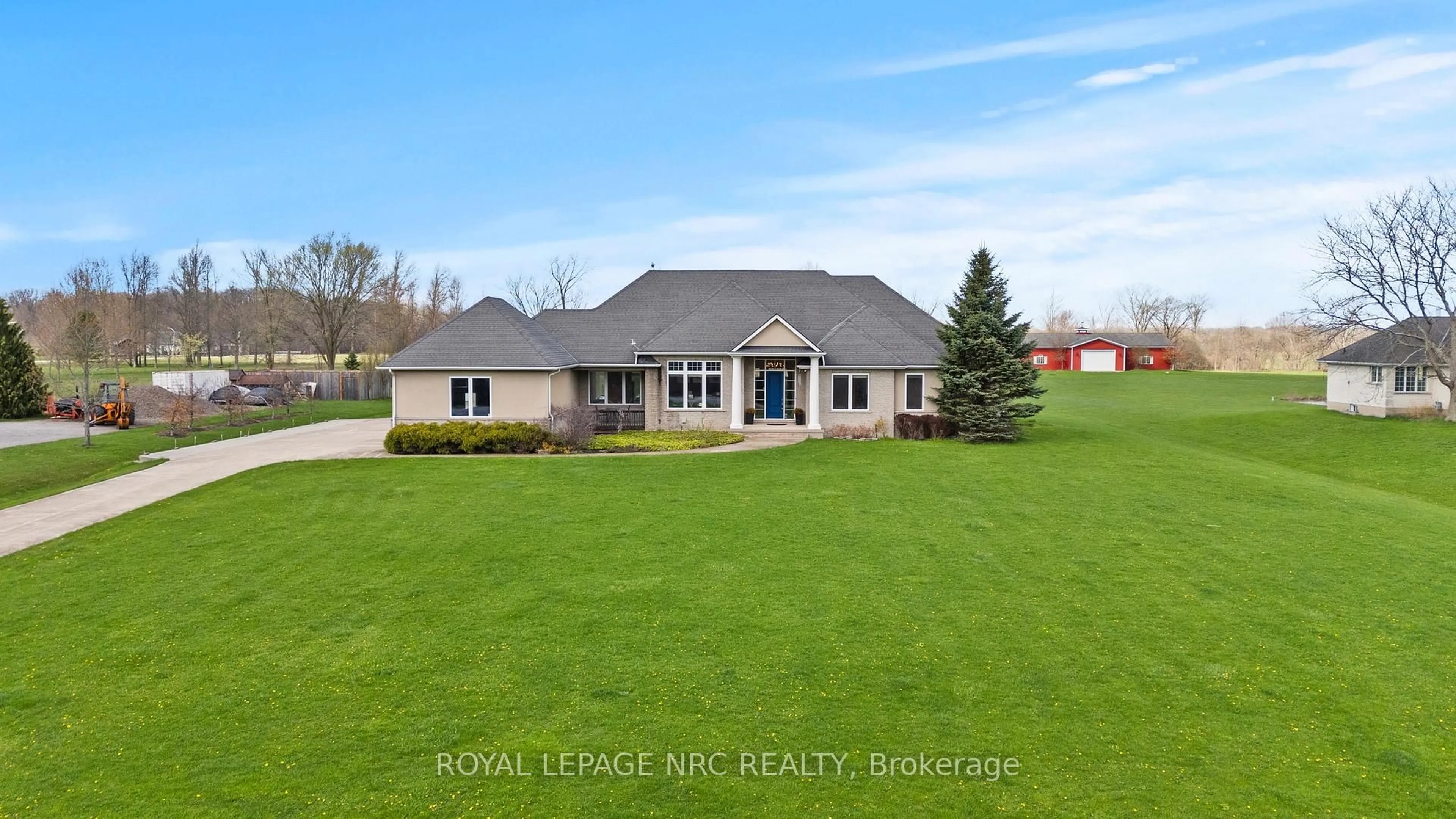 A pic from outside/outdoor area/front of a property/back of a property/a pic from drone, water/lake/river/ocean view for 2615 Miller Rd, Niagara Falls Ontario L2G 0N2