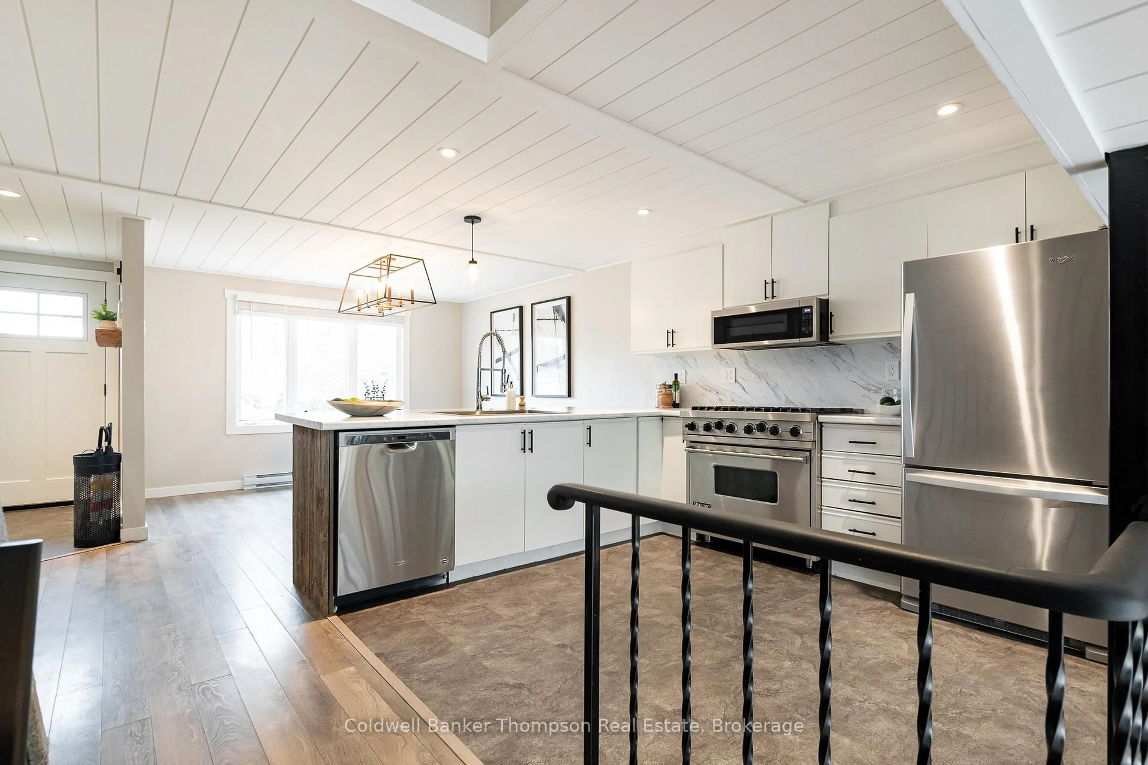 Open concept kitchen, unknown for 107 Spencer St, Bracebridge Ontario P1L 1C3
