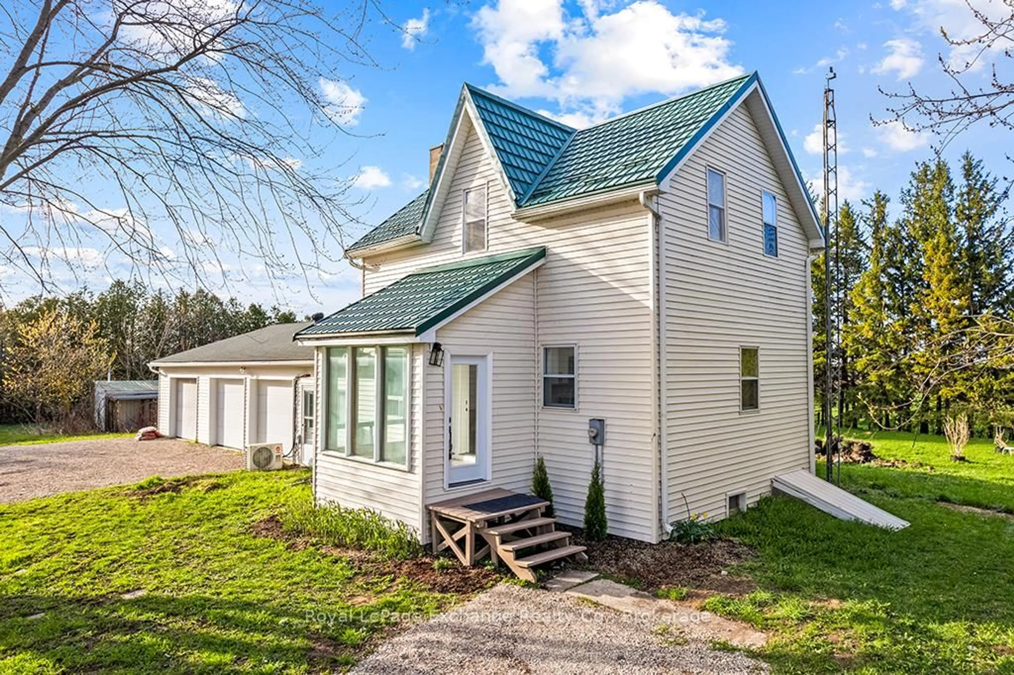 Home with vinyl exterior material, unknown for 1900 Bruce Road 15, Kincardine Ontario N0G 2T0