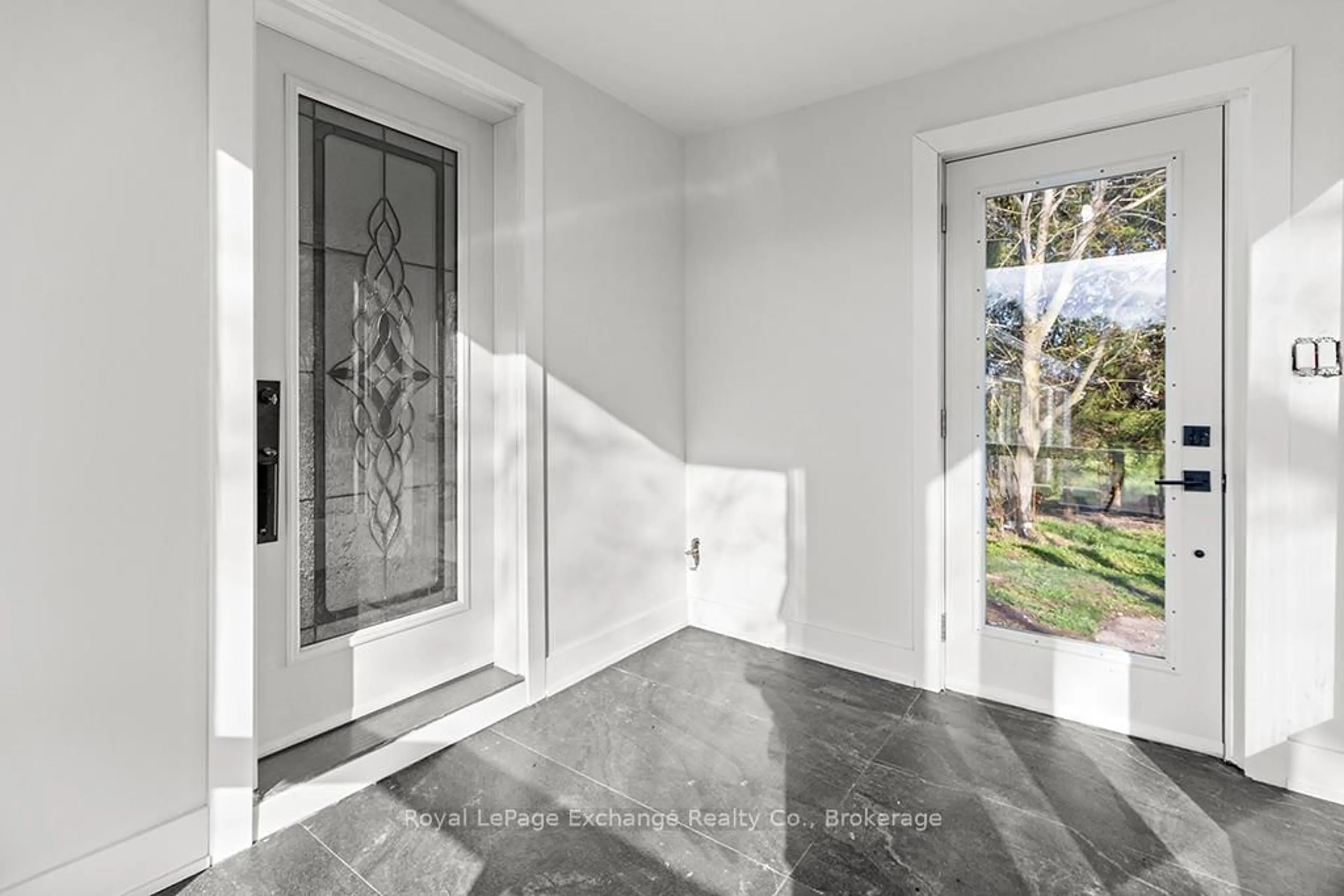 Indoor entryway for 1900 Bruce Road 15, Kincardine Ontario N0G 2T0