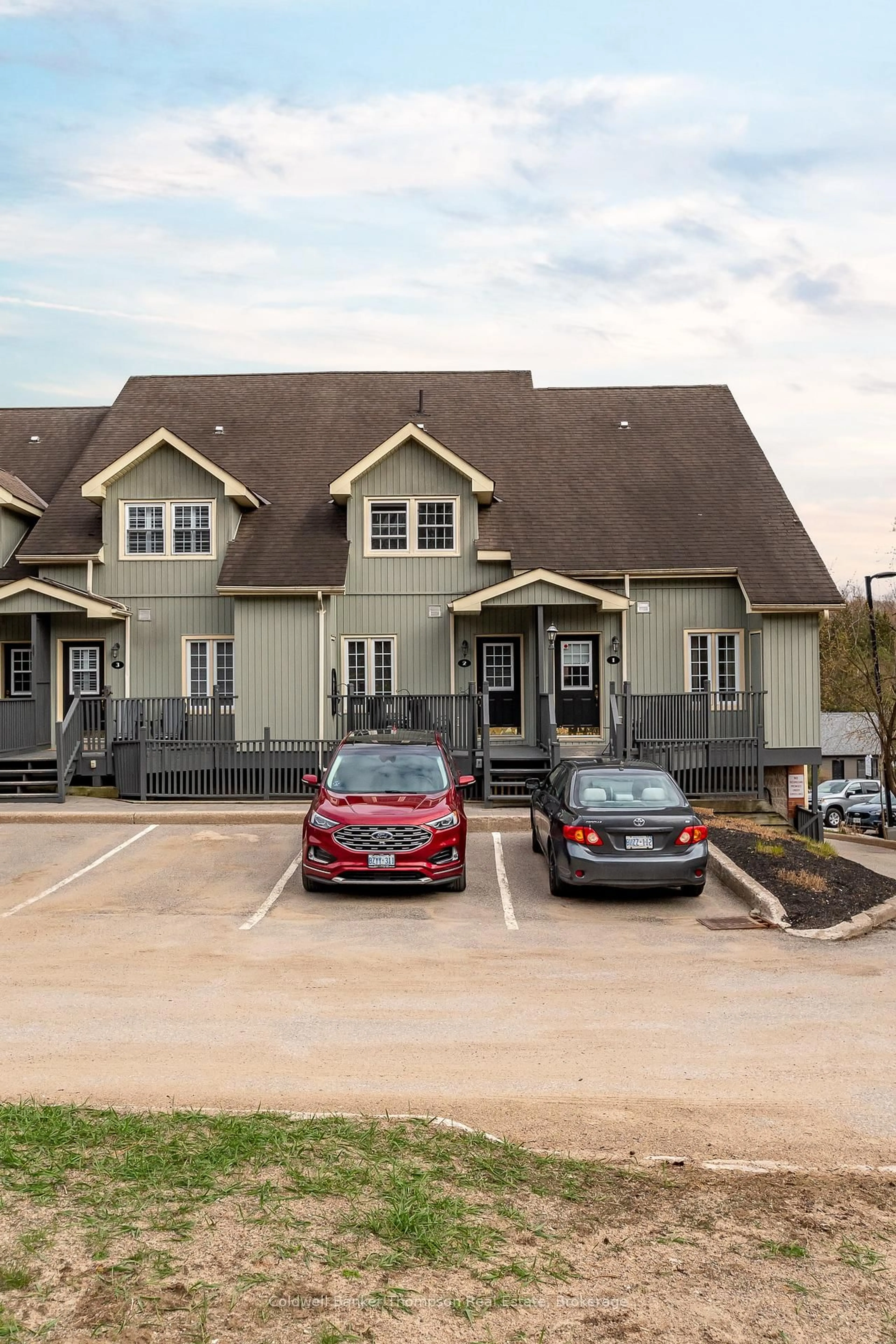 A pic from outside/outdoor area/front of a property/back of a property/a pic from drone, unknown for 44 King William St #2, Huntsville Ontario P1H 1G3