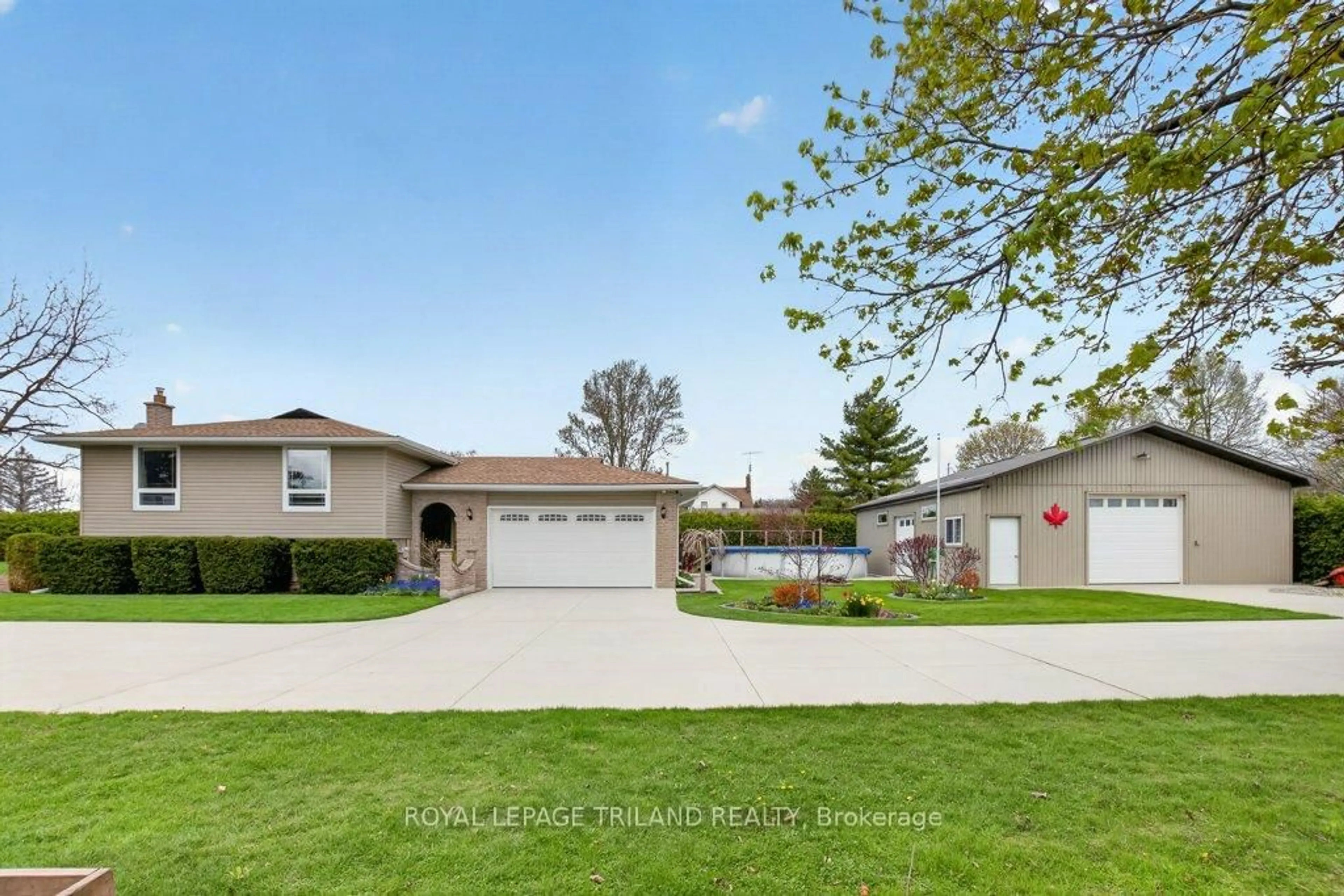 A pic from outside/outdoor area/front of a property/back of a property/a pic from drone, street for 46199 New Sarum Line, Central Elgin Ontario N5P 3S7