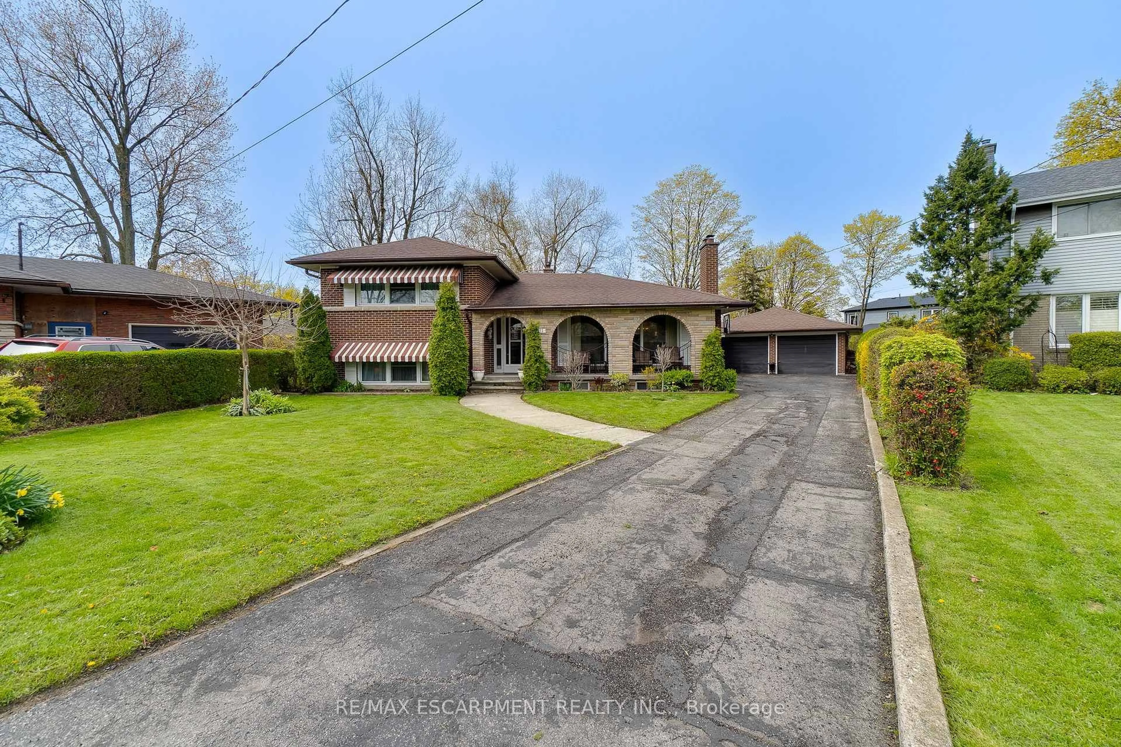 A pic from outside/outdoor area/front of a property/back of a property/a pic from drone, street for 11 Sandra Crt, Hamilton Ontario L8T 1Z7