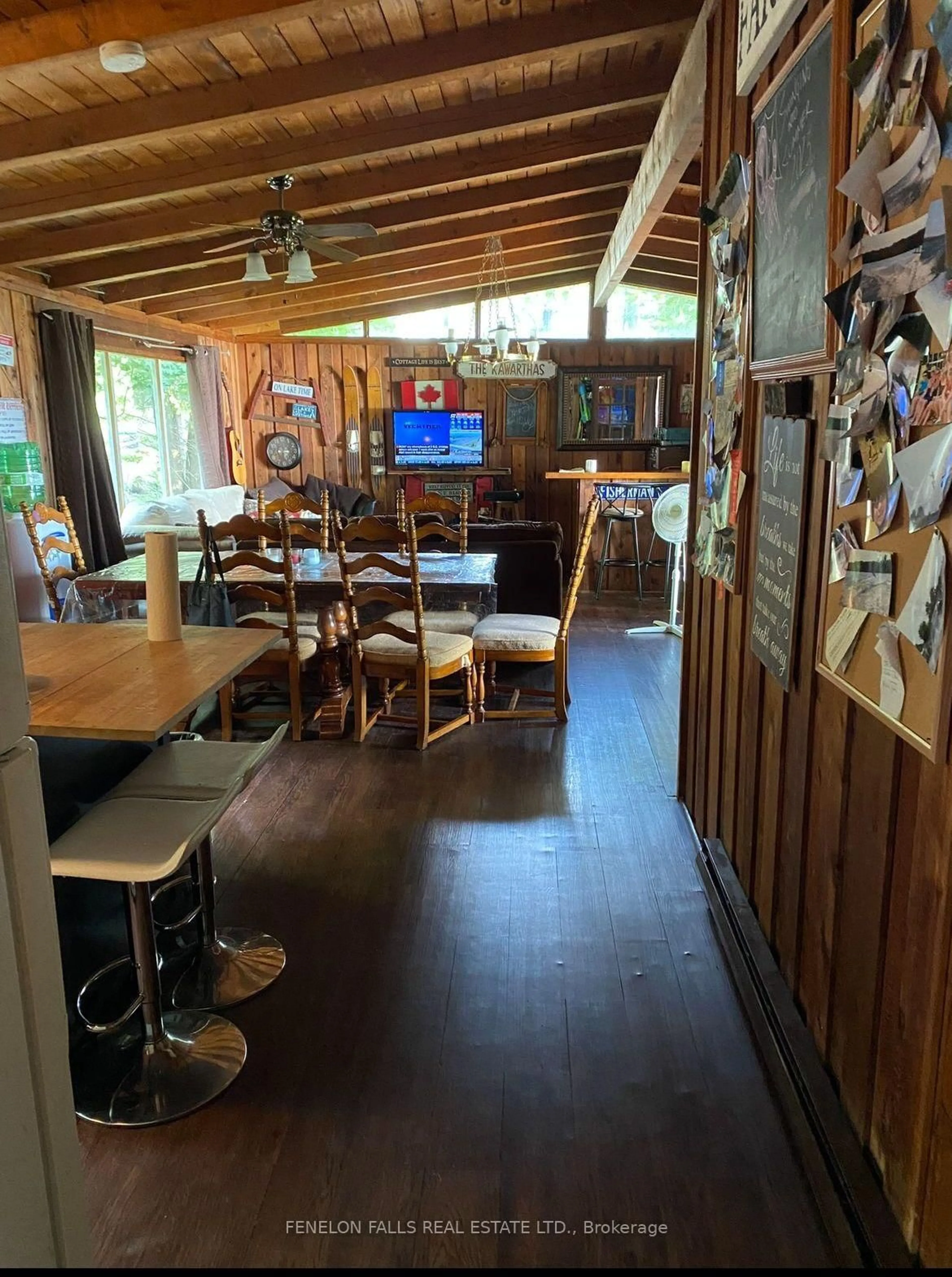 Dining room, wood/laminate floor for 50 South Fork Dr, Kawartha Lakes Ontario K0M 1K0