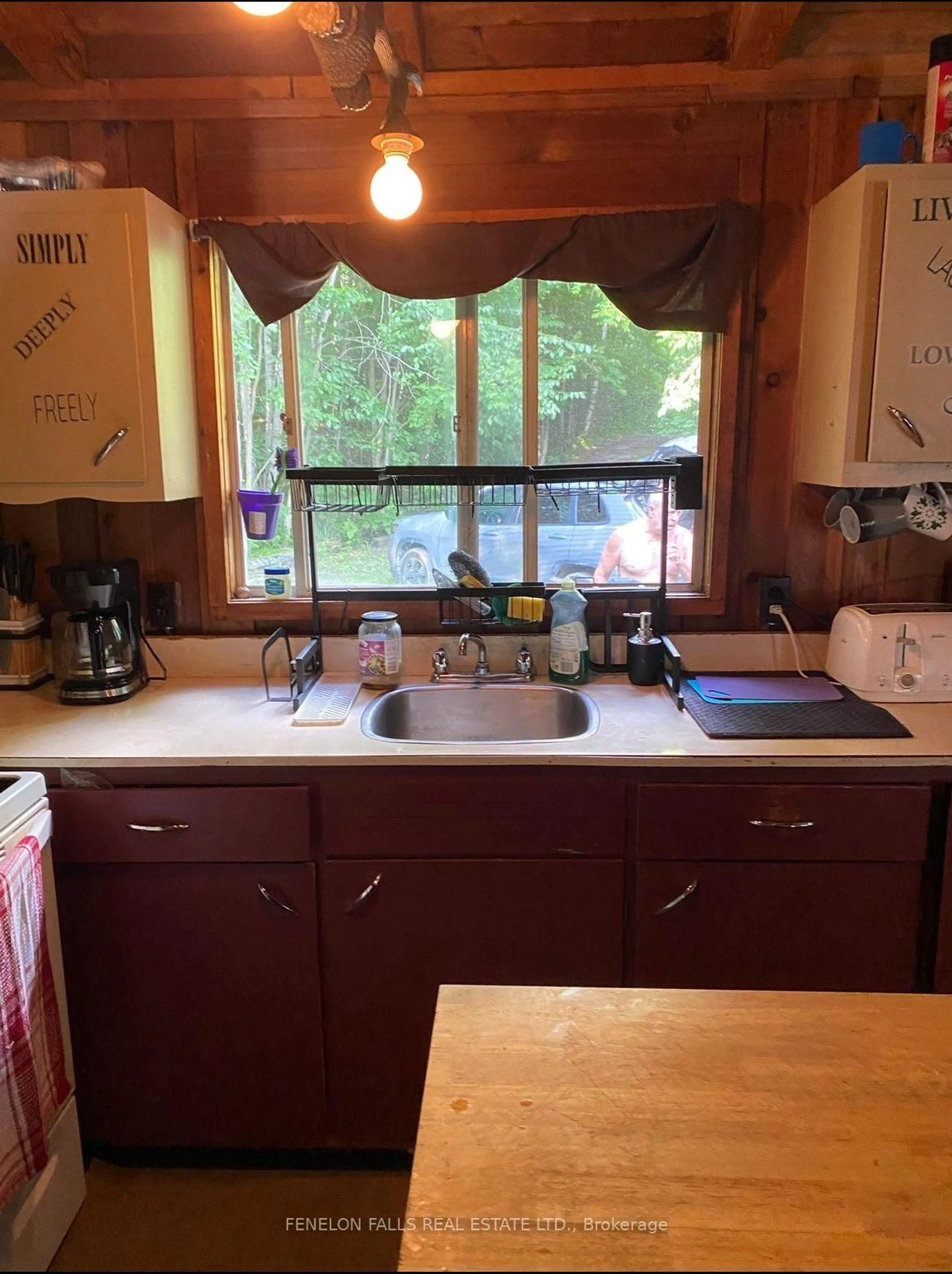 Standard kitchen, wood/laminate floor for 50 South Fork Dr, Kawartha Lakes Ontario K0M 1K0