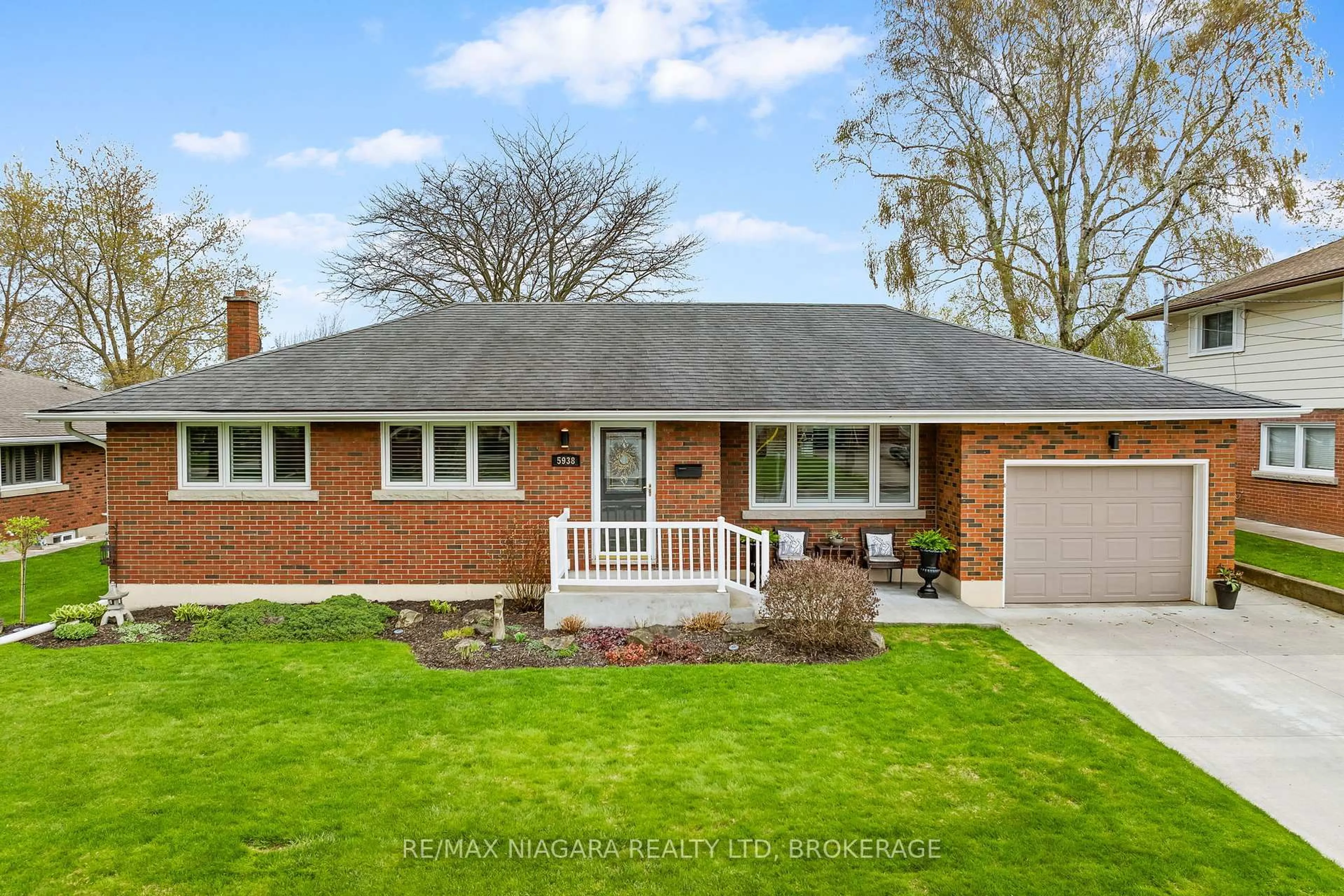 Home with brick exterior material, street for 5938 Stevens St, Niagara Falls Ontario L2E 3A3