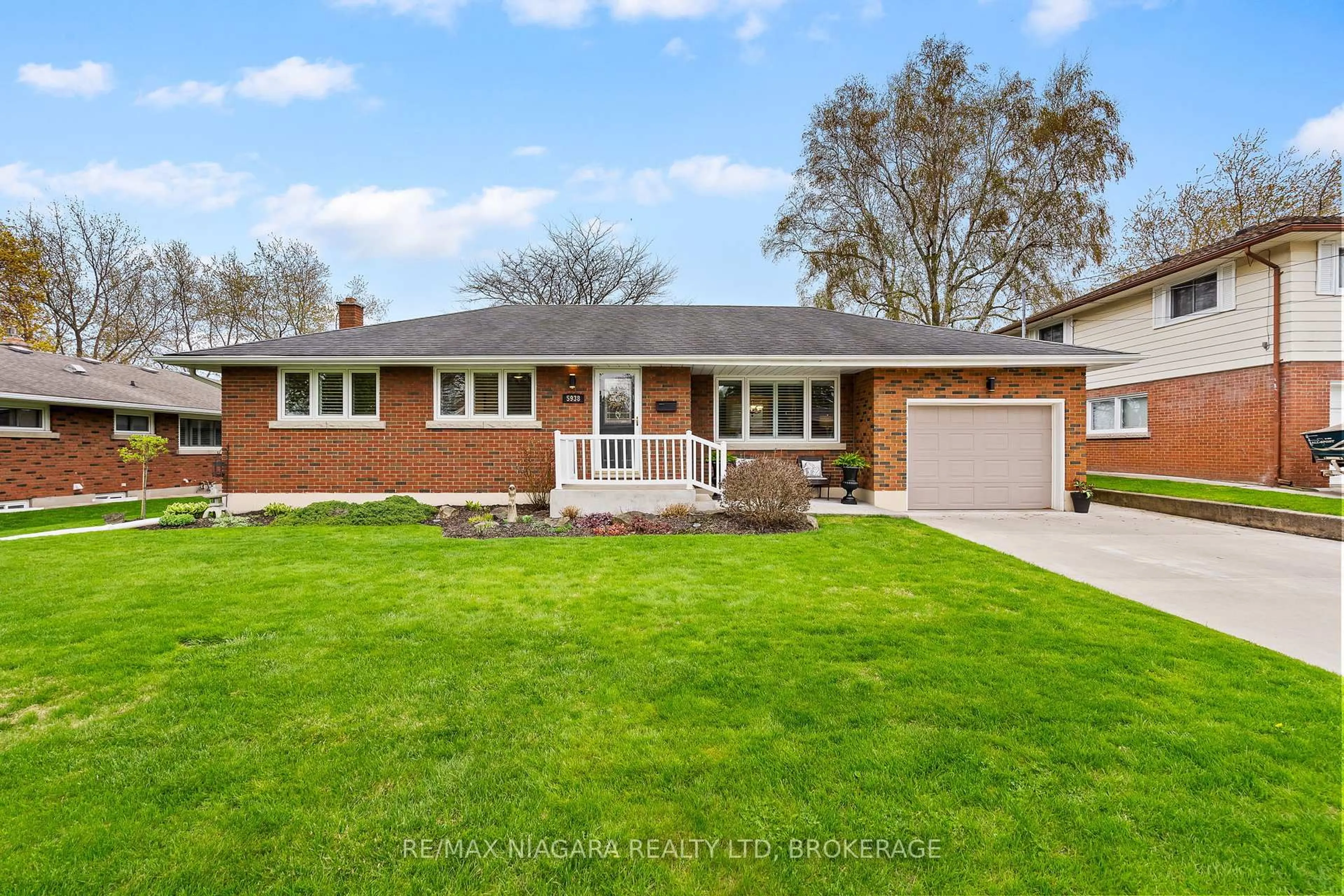 Home with brick exterior material, street for 5938 Stevens St, Niagara Falls Ontario L2E 3A3
