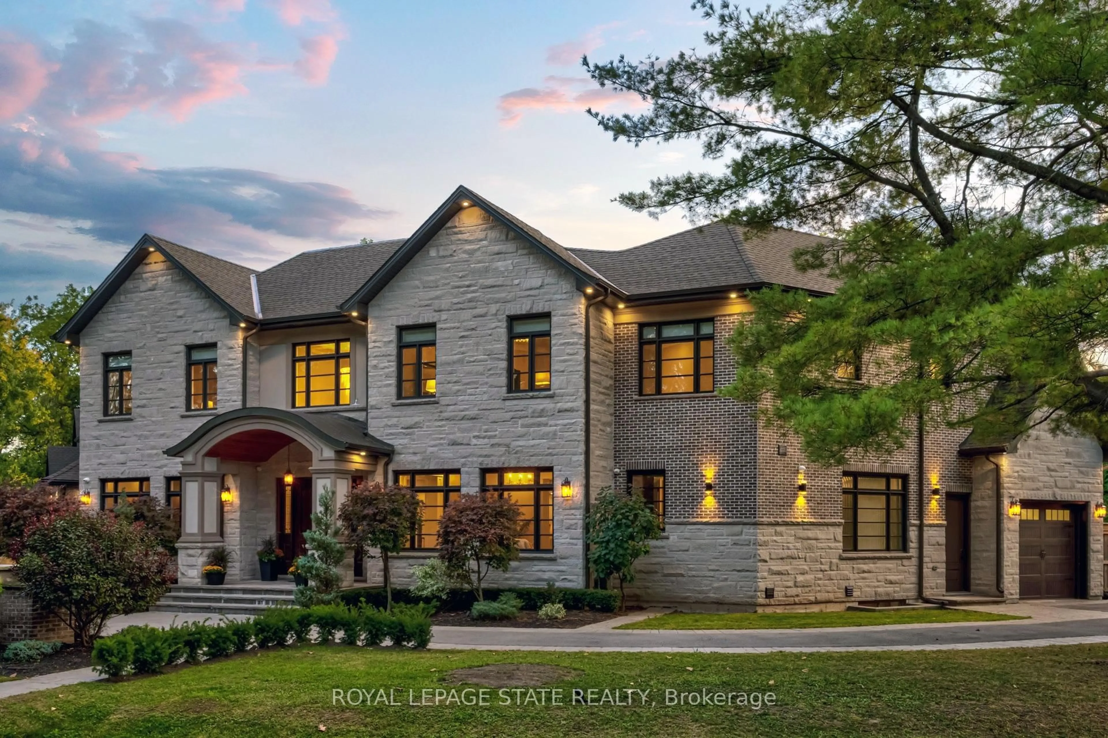 Home with brick exterior material, street for 126 McGregor Cres, Hamilton Ontario L9G 1B5