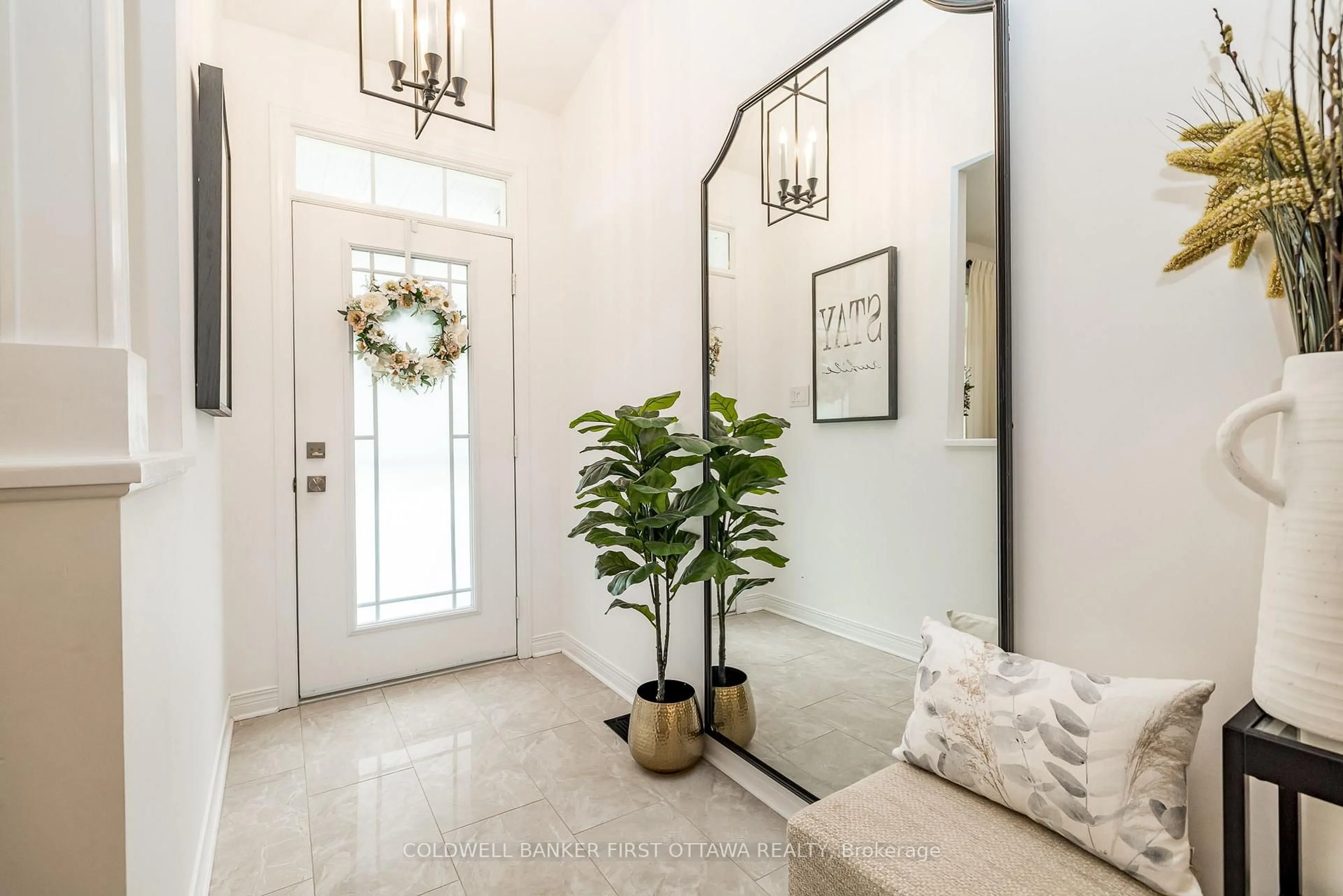 Indoor entryway for 81 Sable Run Dr, Ottawa Ontario K2S 1W7