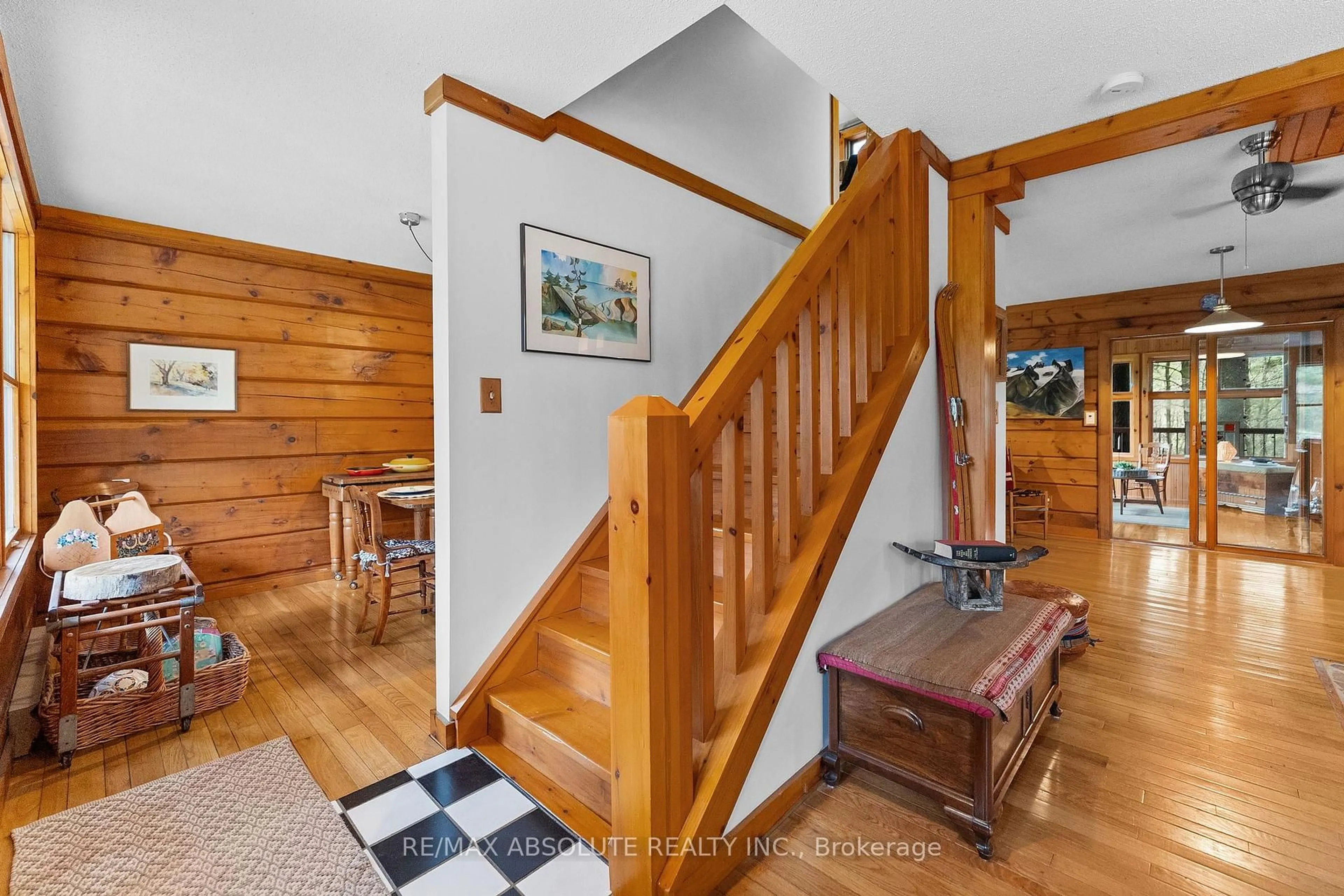 Indoor foyer for 21 Forest Ridge Rd, Arnprior Ontario K7S 3T3