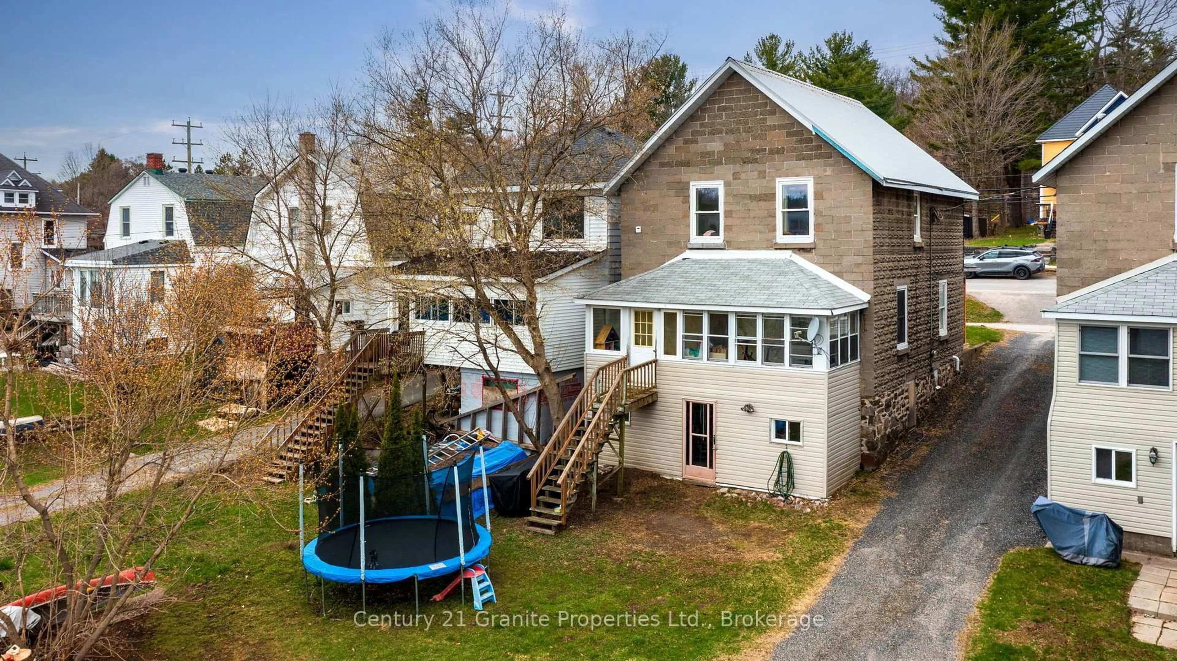 A pic from outside/outdoor area/front of a property/back of a property/a pic from drone, building for 29 William St, Parry Sound Ontario P2A 1V2