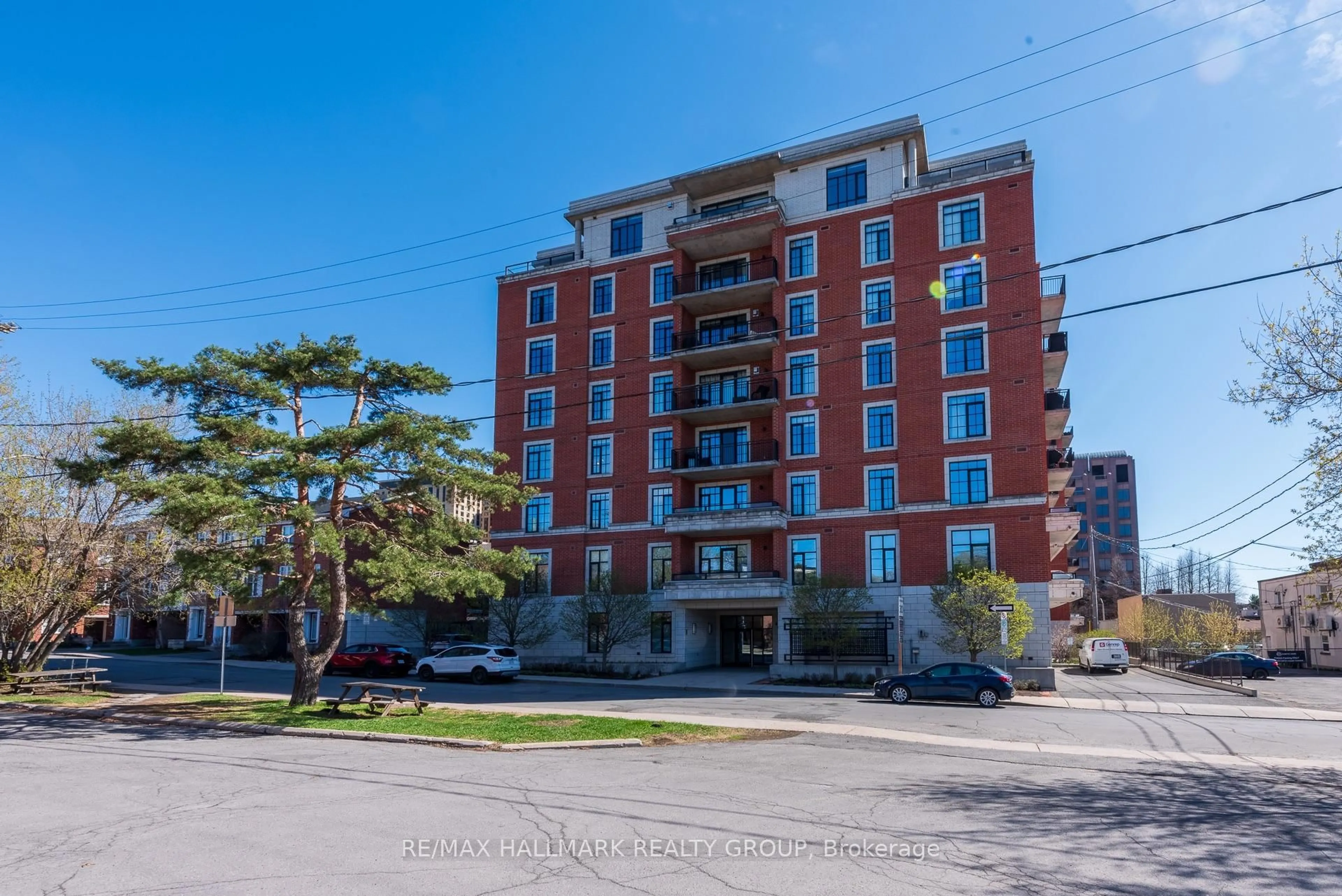 A pic from outside/outdoor area/front of a property/back of a property/a pic from drone, street for 327 Breezehill Ave #701, Ottawa Ontario K1Y 1R6
