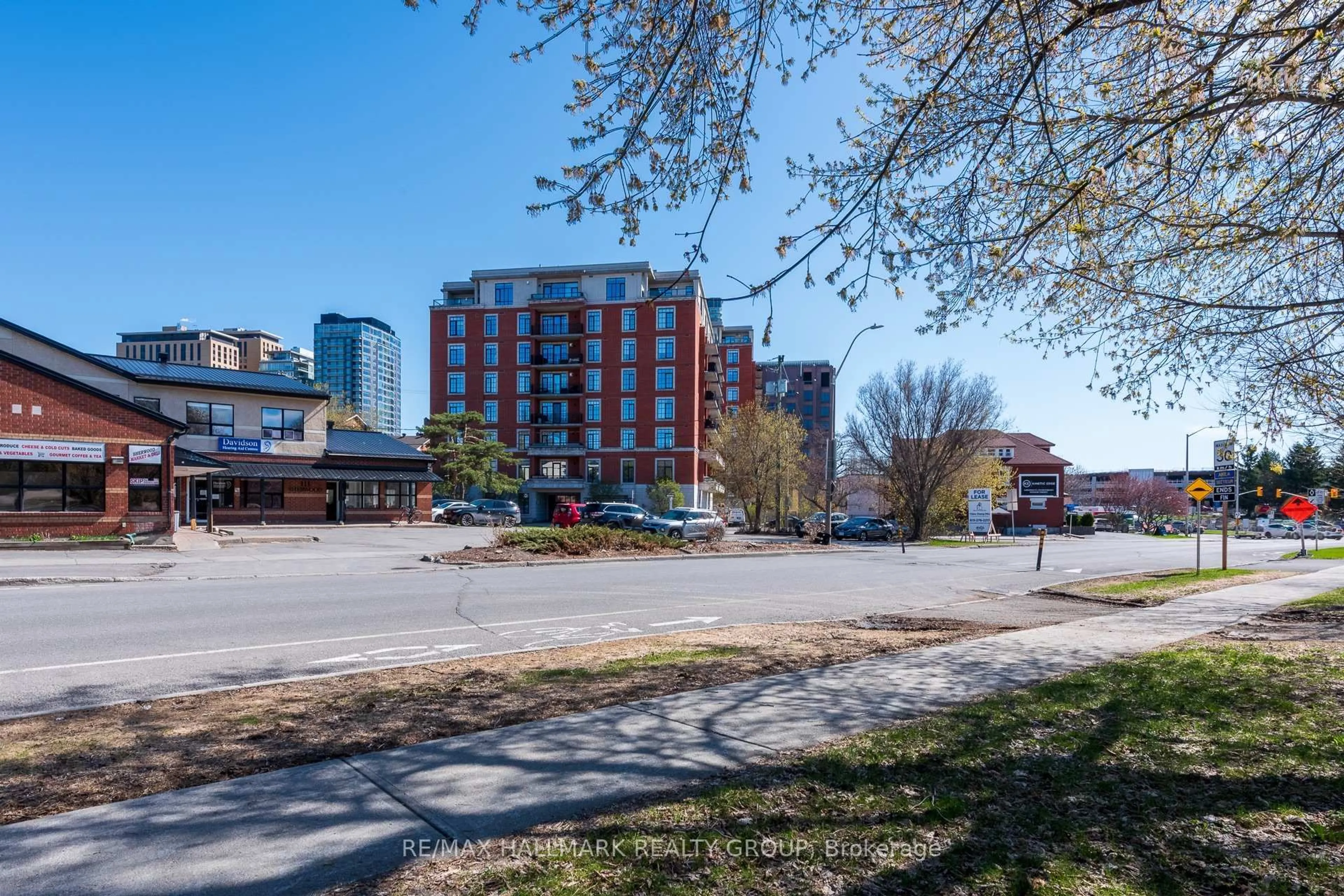 Unknown for 327 Breezehill Ave #701, Ottawa Ontario K1Y 1R6