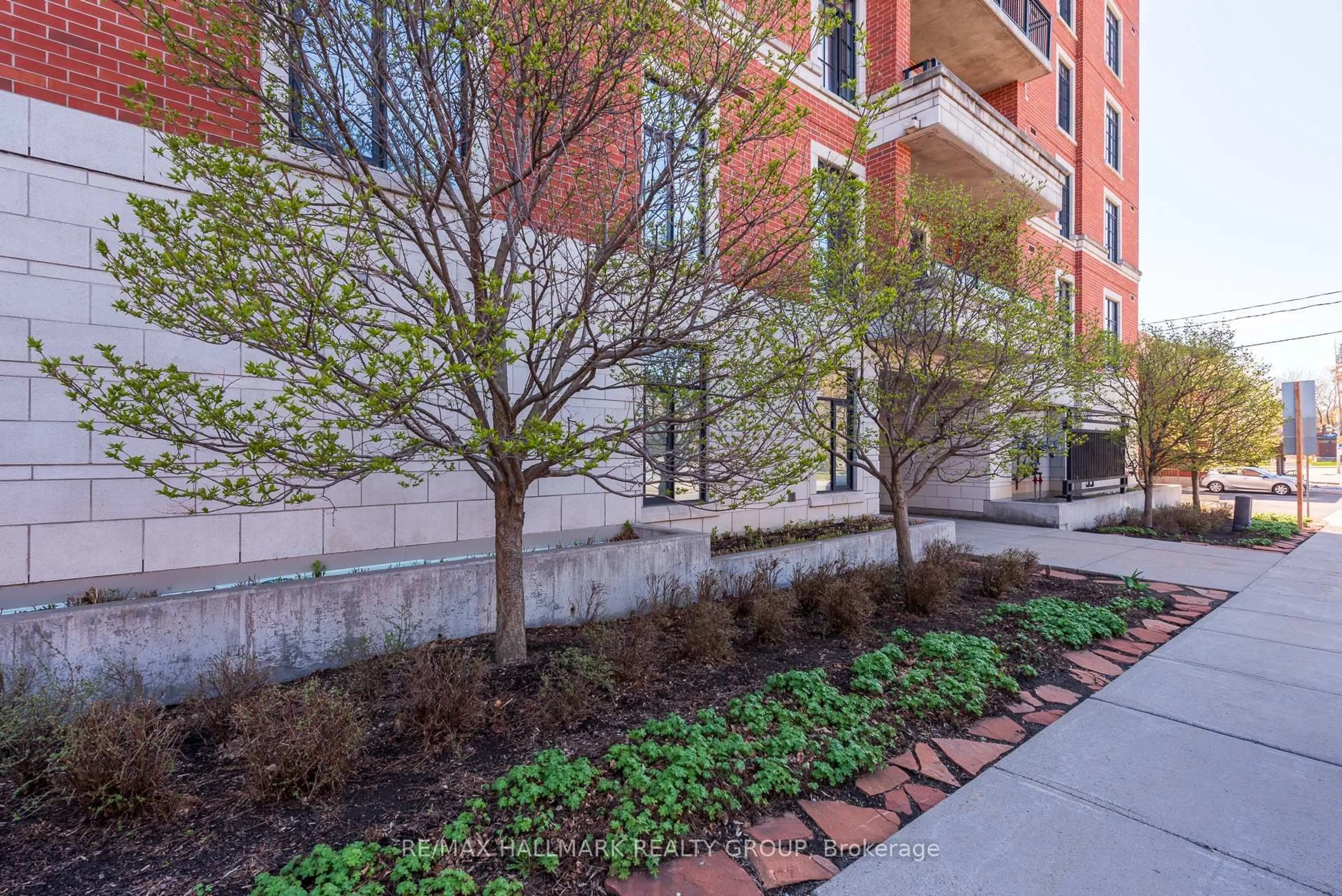Patio, street for 327 Breezehill Ave #701, Ottawa Ontario K1Y 1R6
