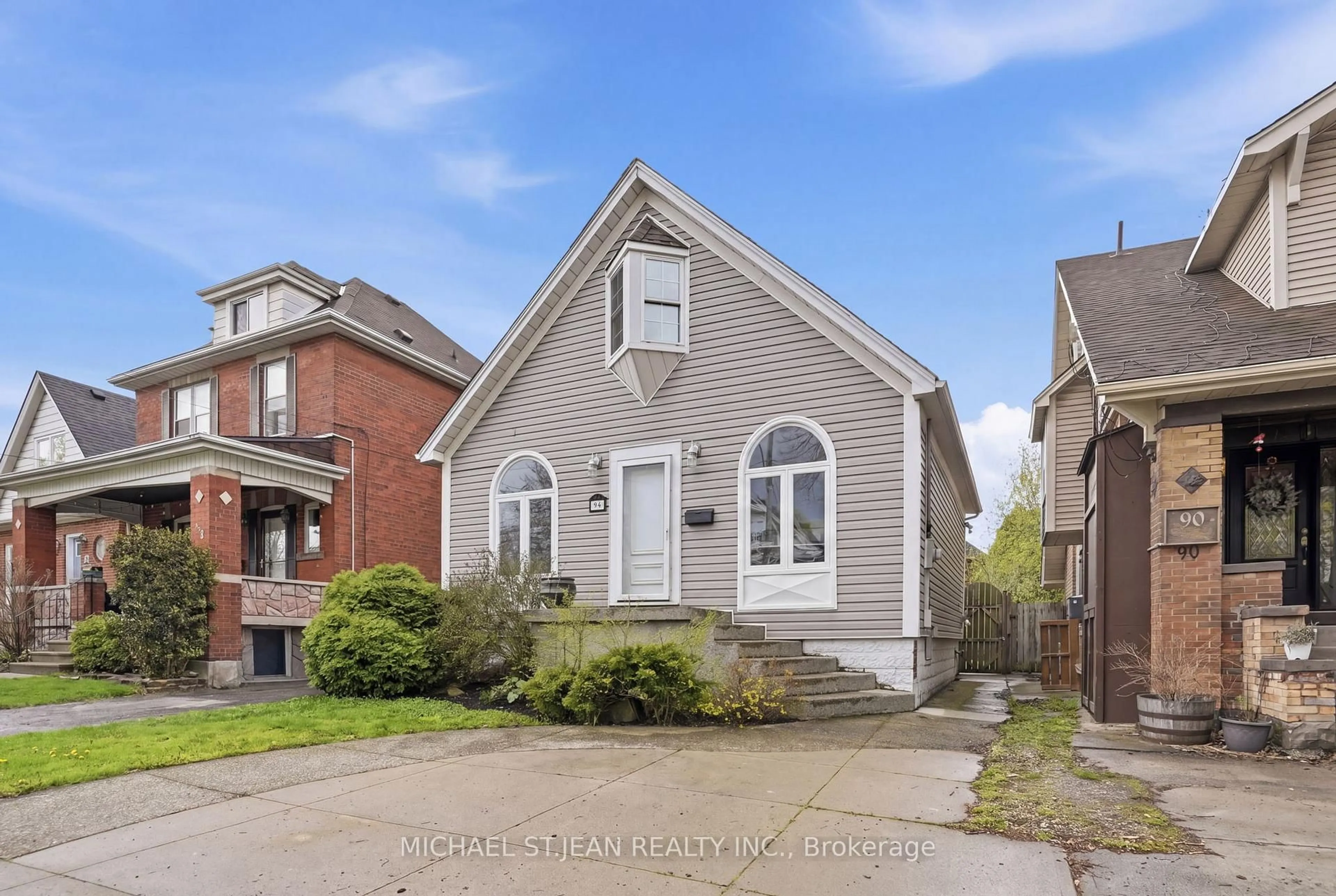 Home with brick exterior material, street for 94 Mountain Park Ave, Hamilton Ontario L9A 1A3
