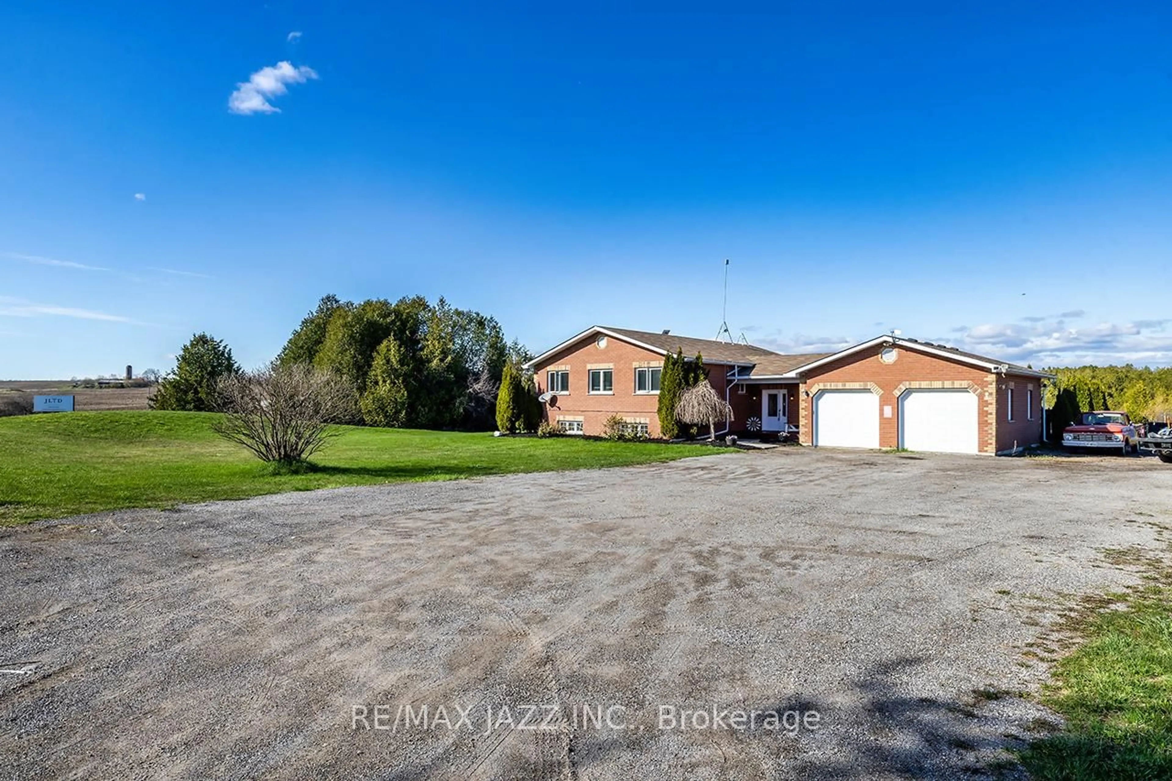 A pic from outside/outdoor area/front of a property/back of a property/a pic from drone, unknown for 3 Royal Oak Rd, Kawartha Lakes Ontario K0M 2J0