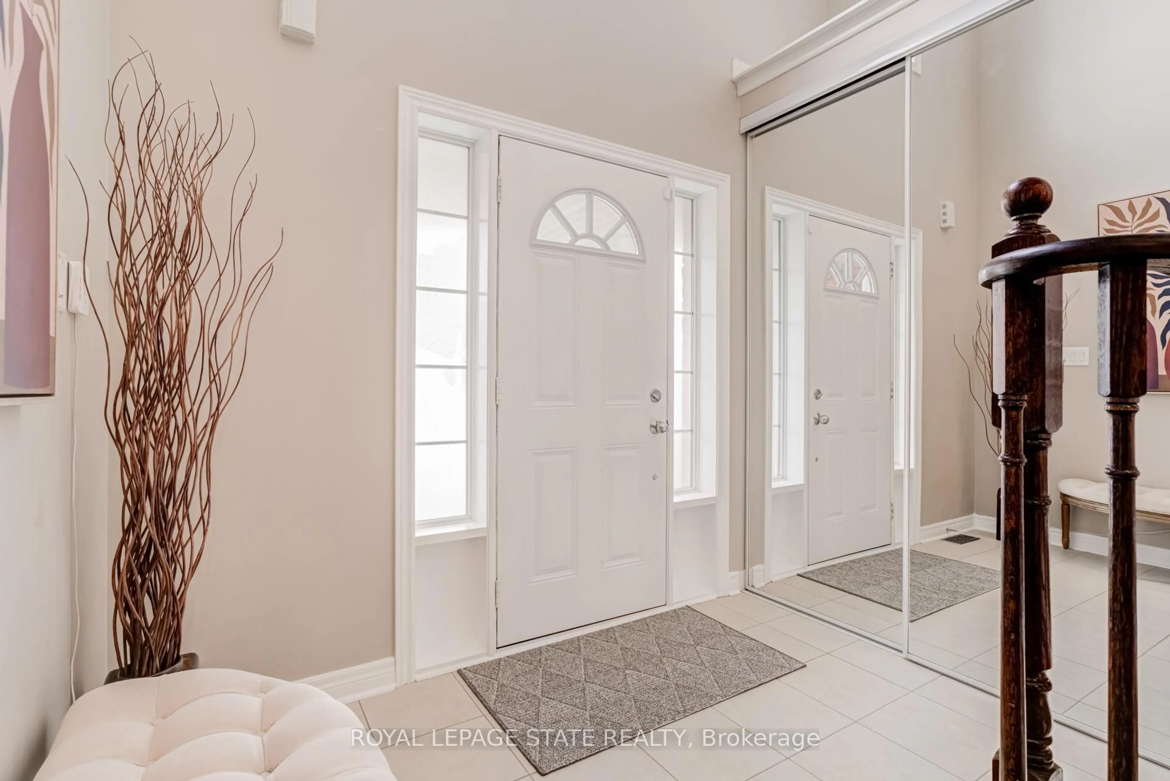 Indoor entryway for 47 Barrett Ave, Brantford Ontario N3S 0B5