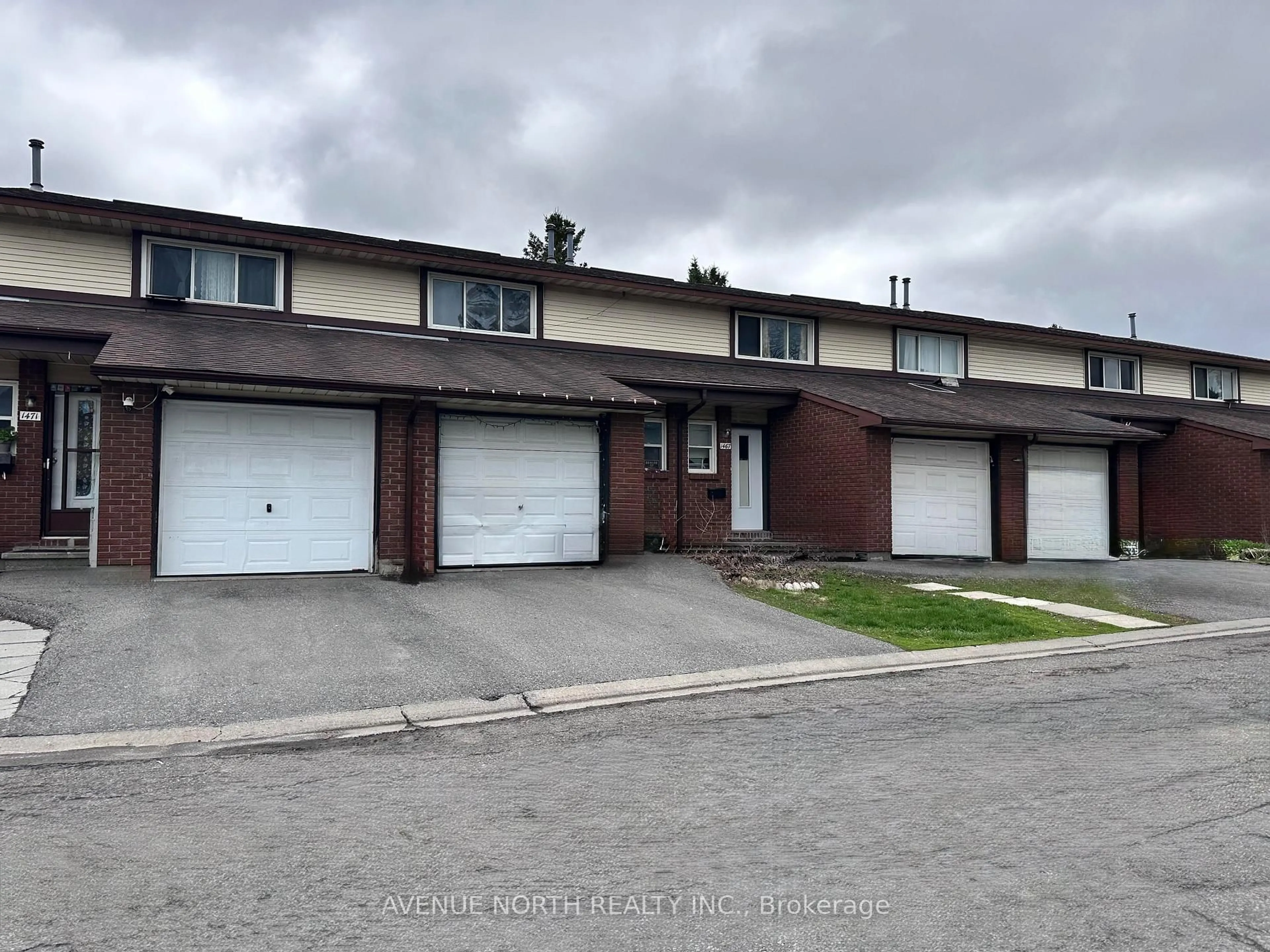 A pic from outside/outdoor area/front of a property/back of a property/a pic from drone, street for 1469 Foxwell St #134, Ottawa Ontario K1B 5J3
