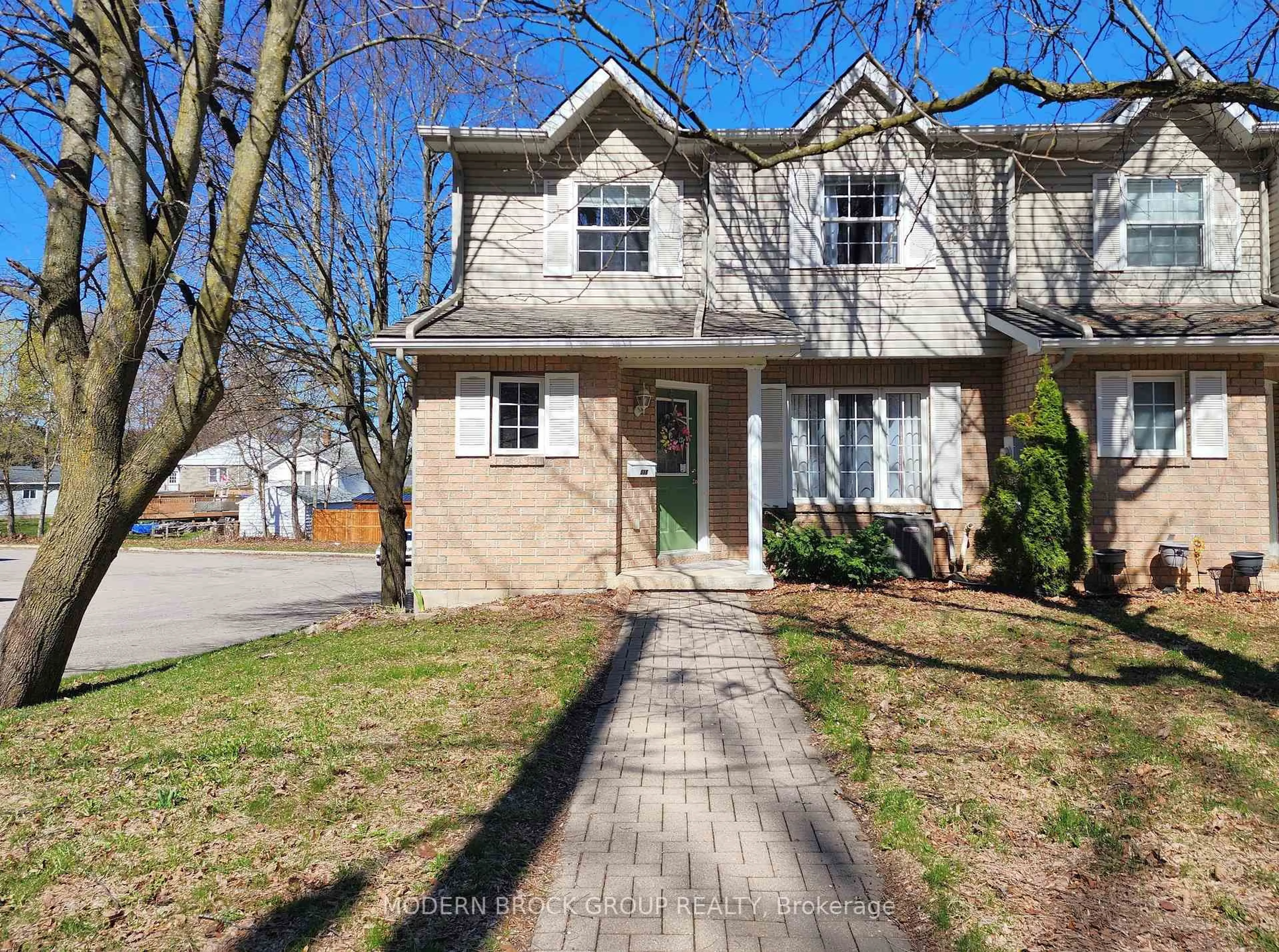 Home with brick exterior material, street for 516 KING St, Brockville Ontario K6V 3T2