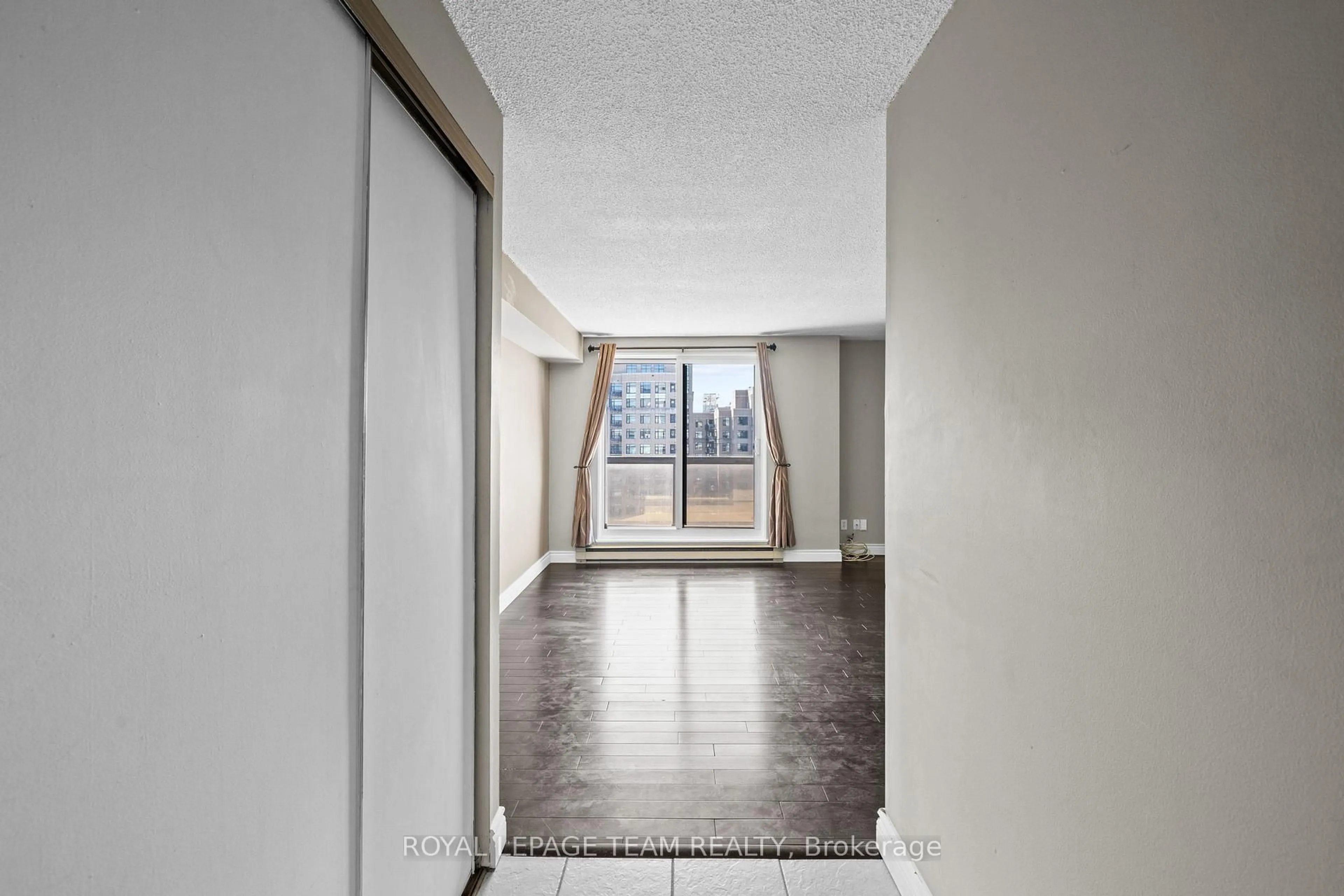 Indoor foyer for 199 Kent St #1705, Ottawa Ontario K2P 2K8