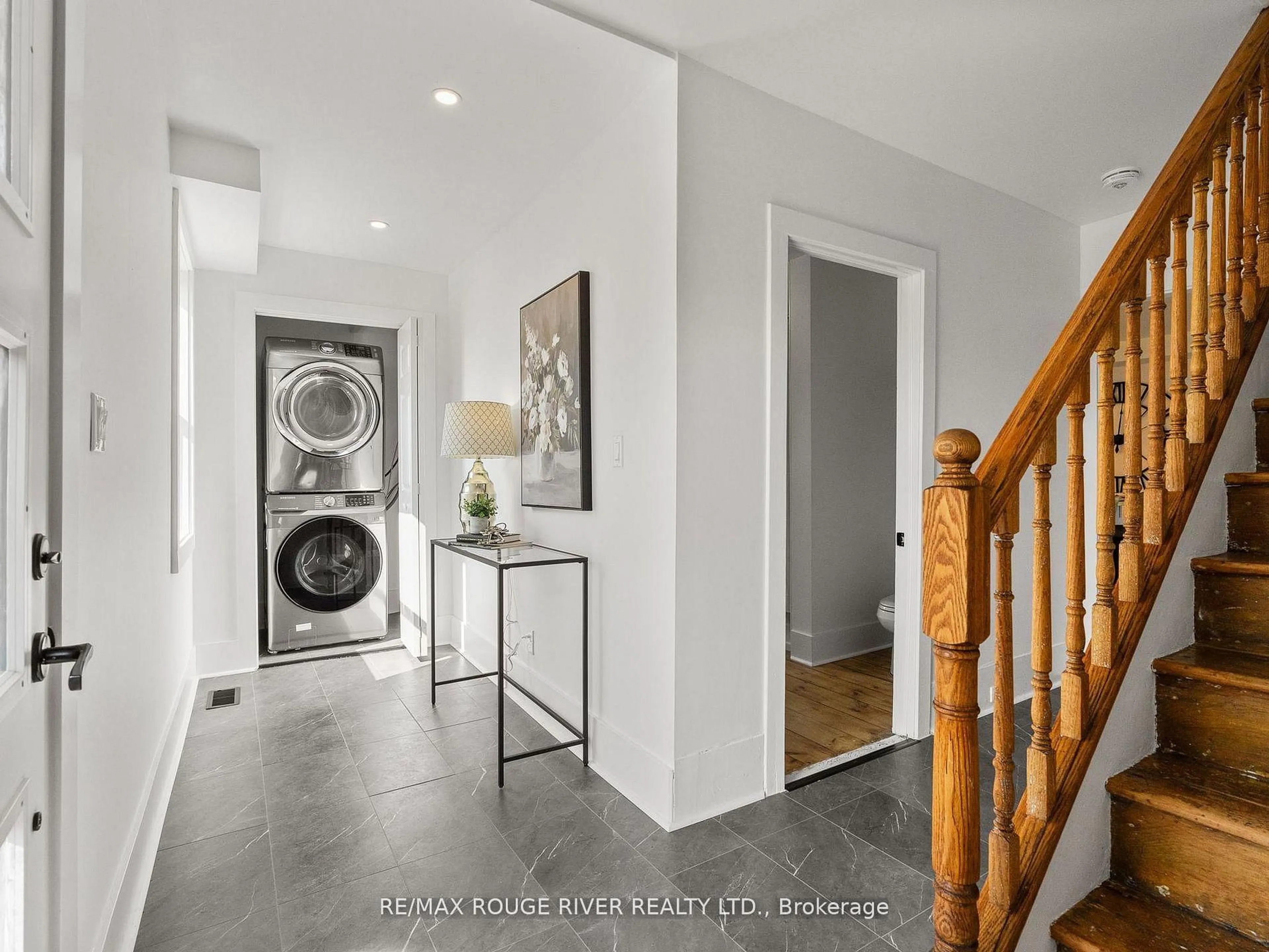 Indoor entryway for 120 Spring St, Alnwick/Haldimand Ontario K0K 1S0