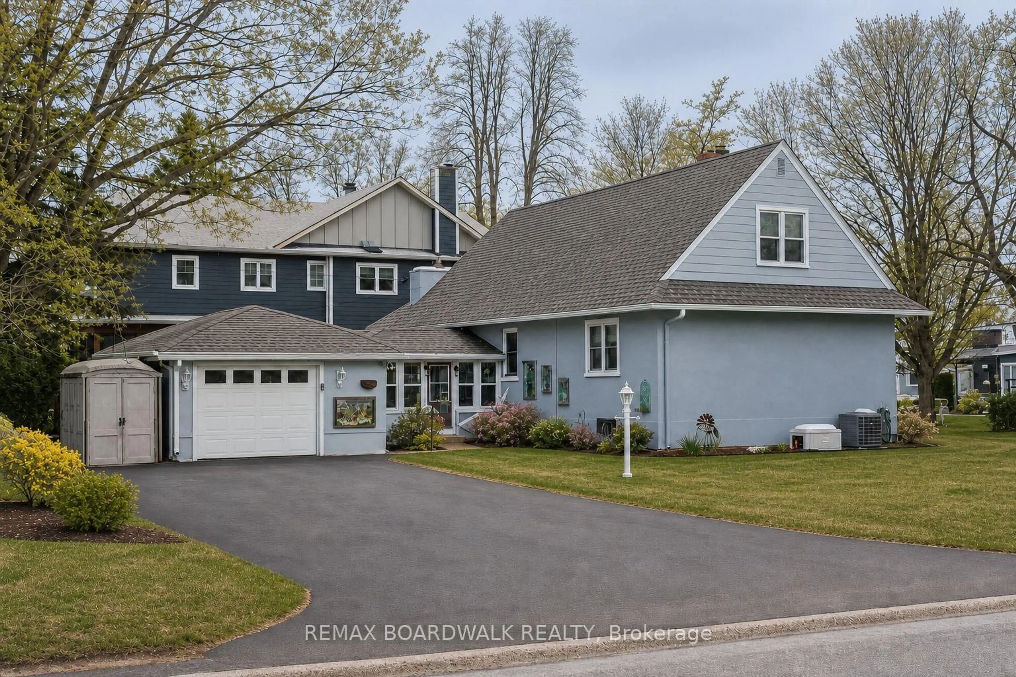Home with vinyl exterior material, street for 961 Kingsmere Ave, Ottawa Ontario K2A 3K3