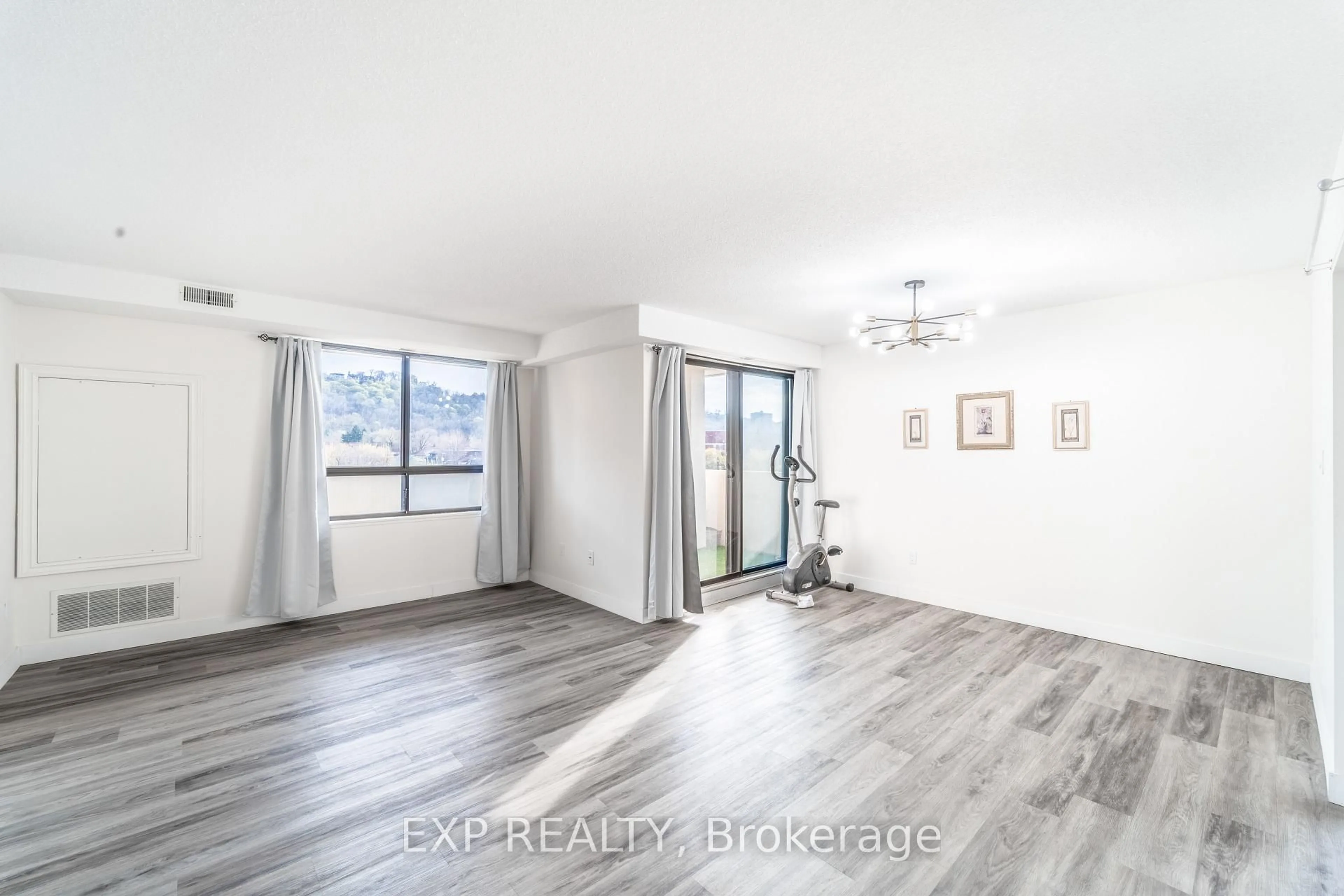 A pic of a room for 432 Main St #601, Hamilton Ontario L8N 1J9